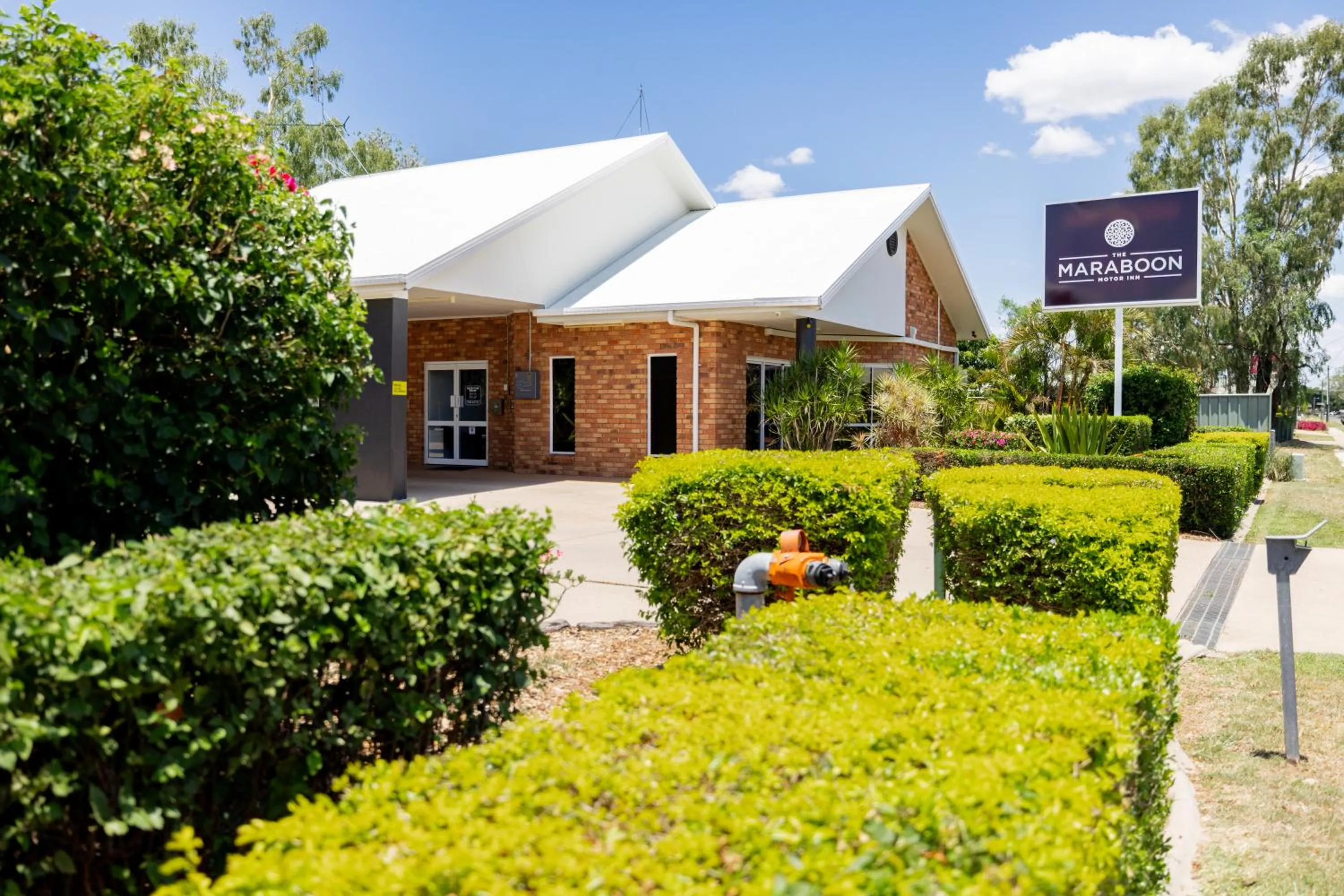 Facade/entrance in Maraboon Motor Inn