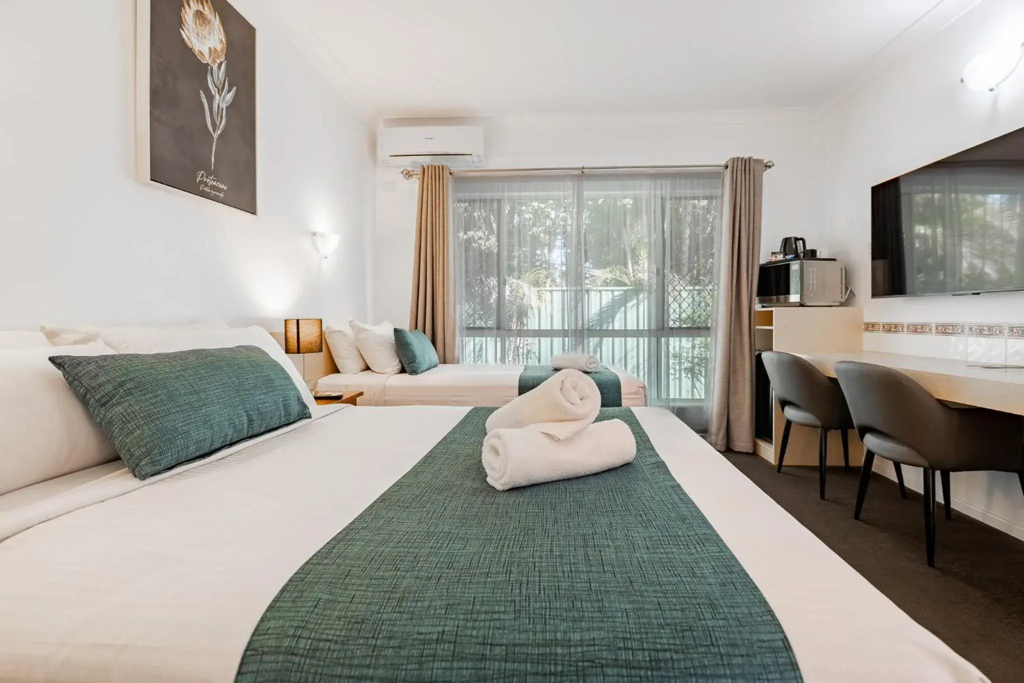 Junior Twin Room in Maraboon Motor Inn Junior Twin Room in Maraboon Motor Inn