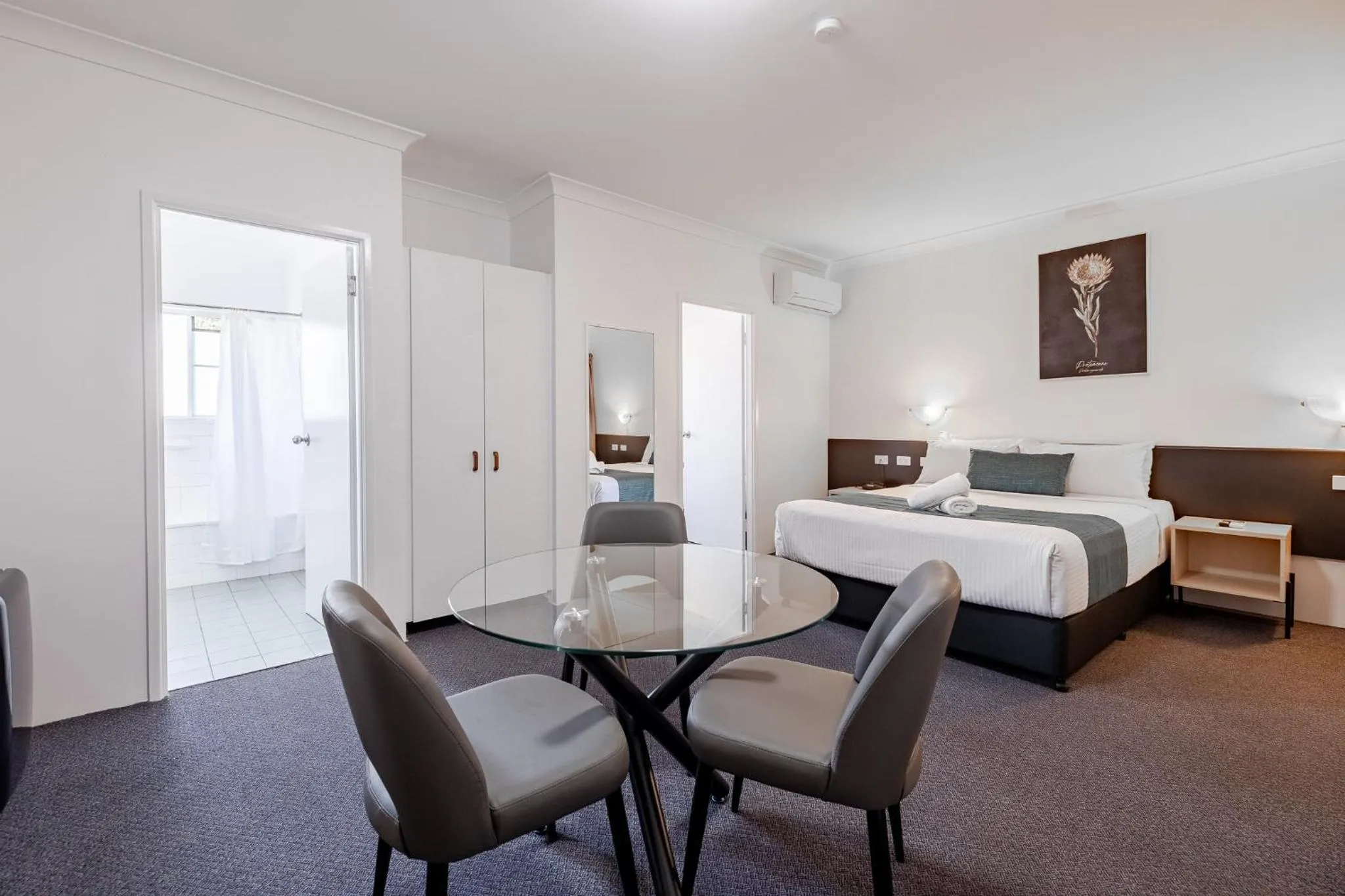 Bedroom, Bed in Maraboon Motor Inn