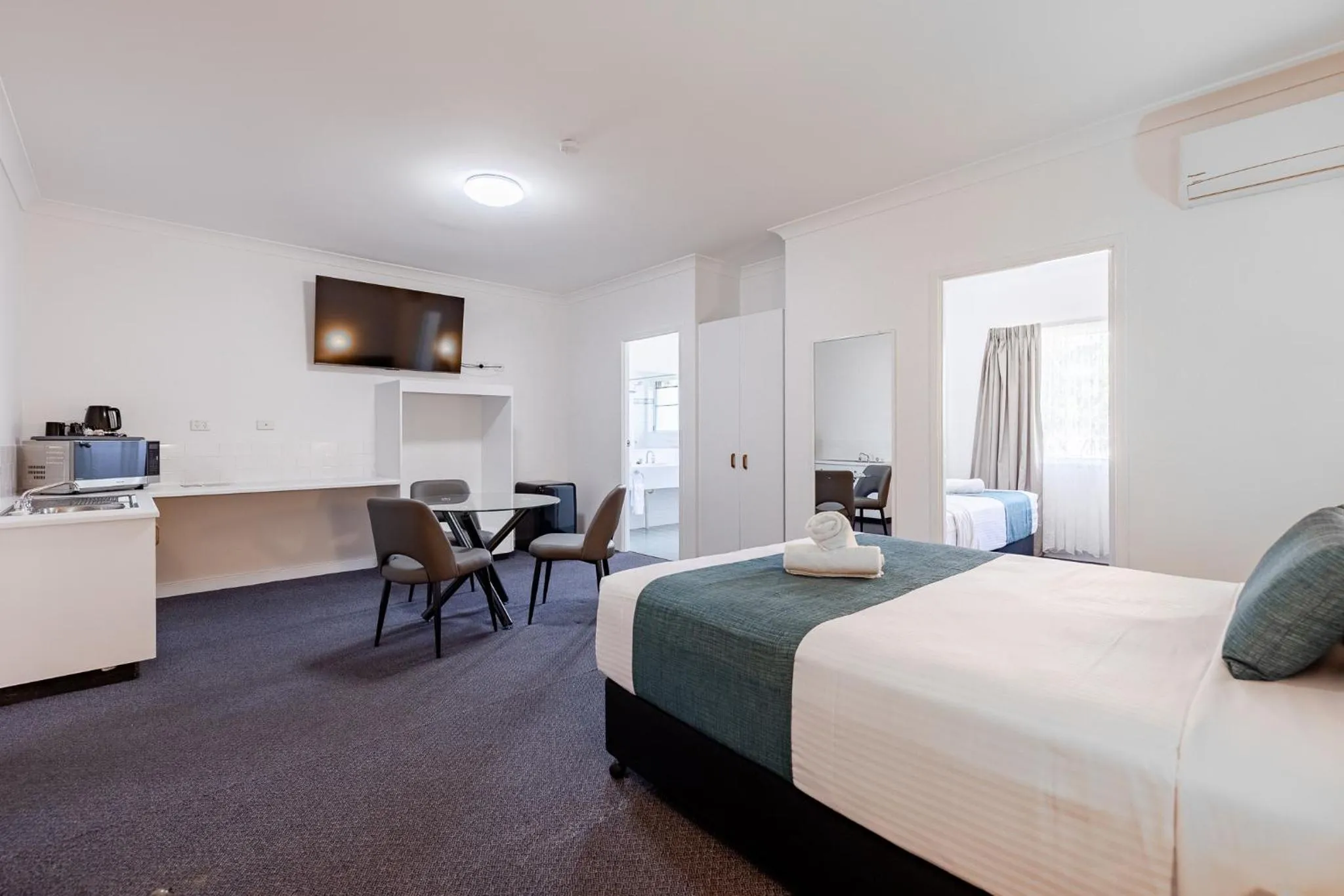 Bedroom, Bed in Maraboon Motor Inn