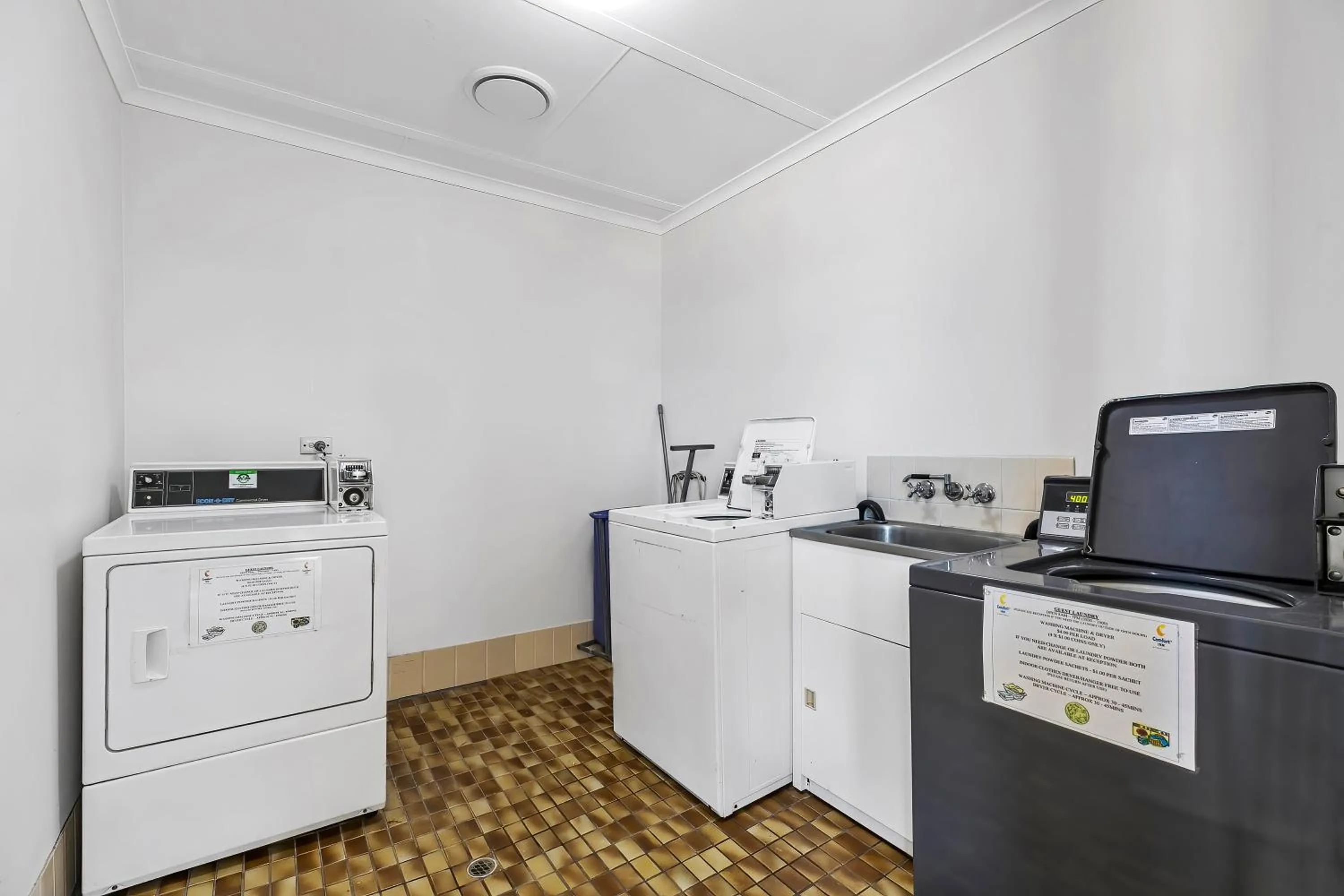 laundry in Comfort Inn on Main Hervey Bay
