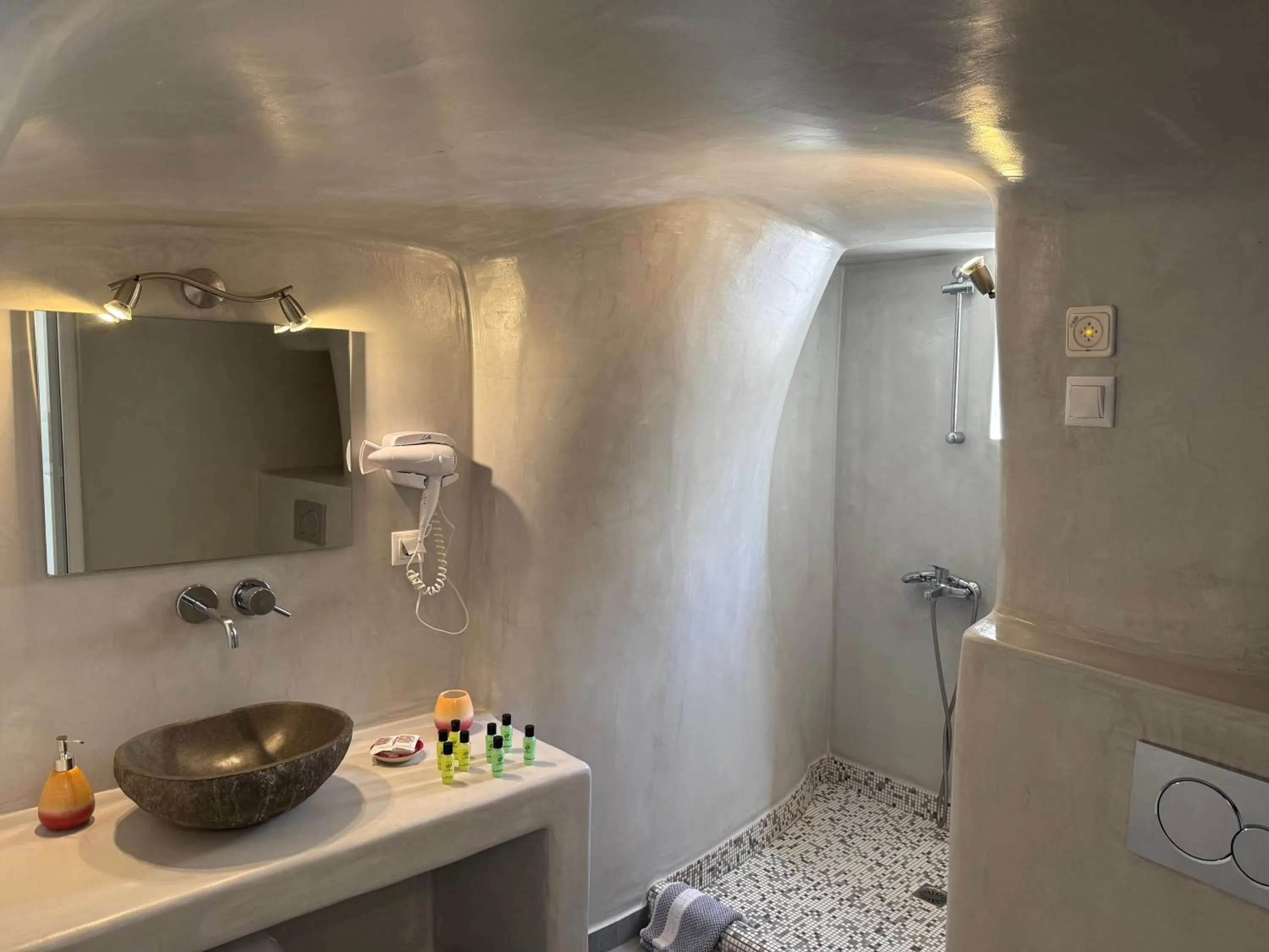 Shower in Hotel Hellas