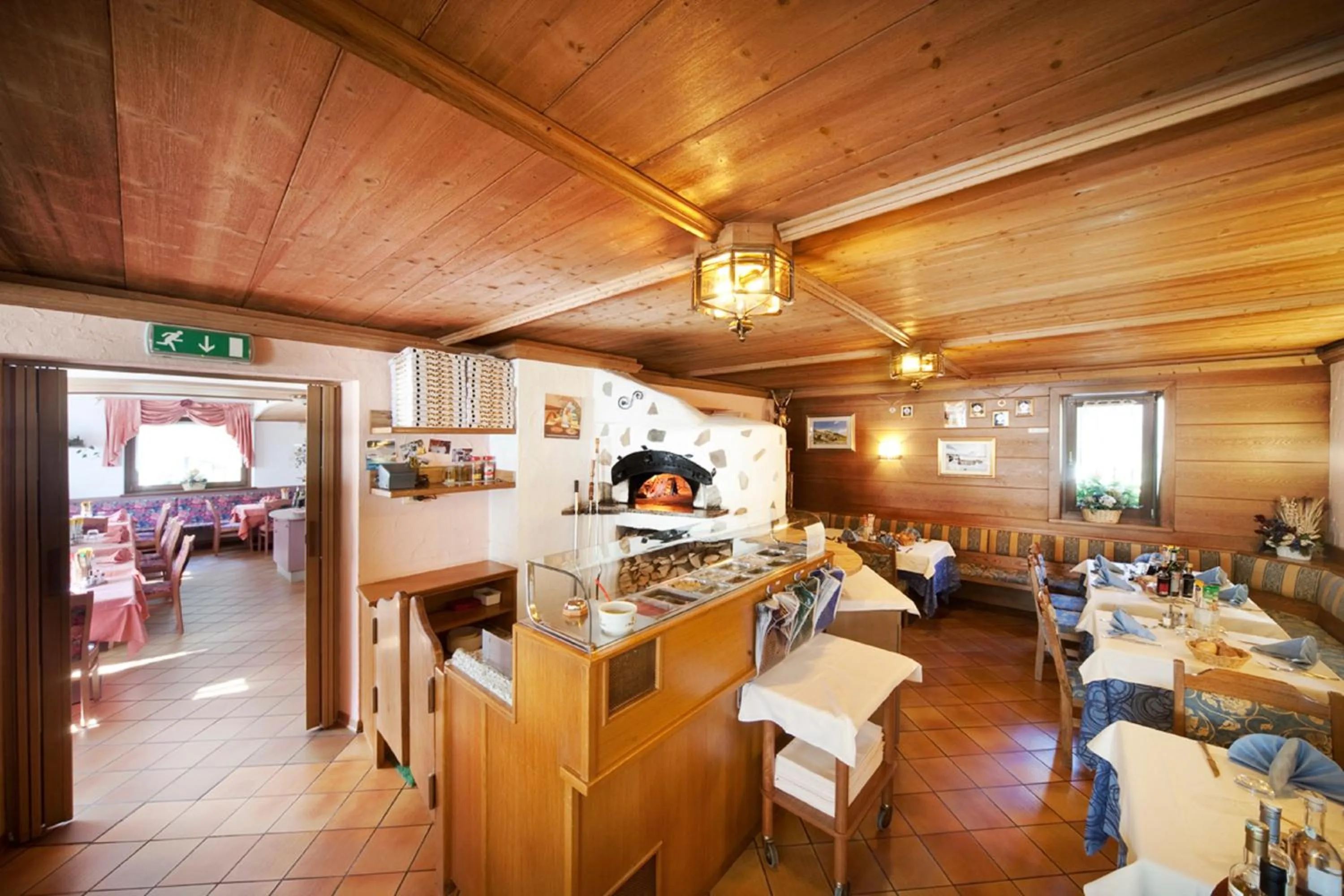 Restaurant/places to eat in Rosengarden Alpine Residence