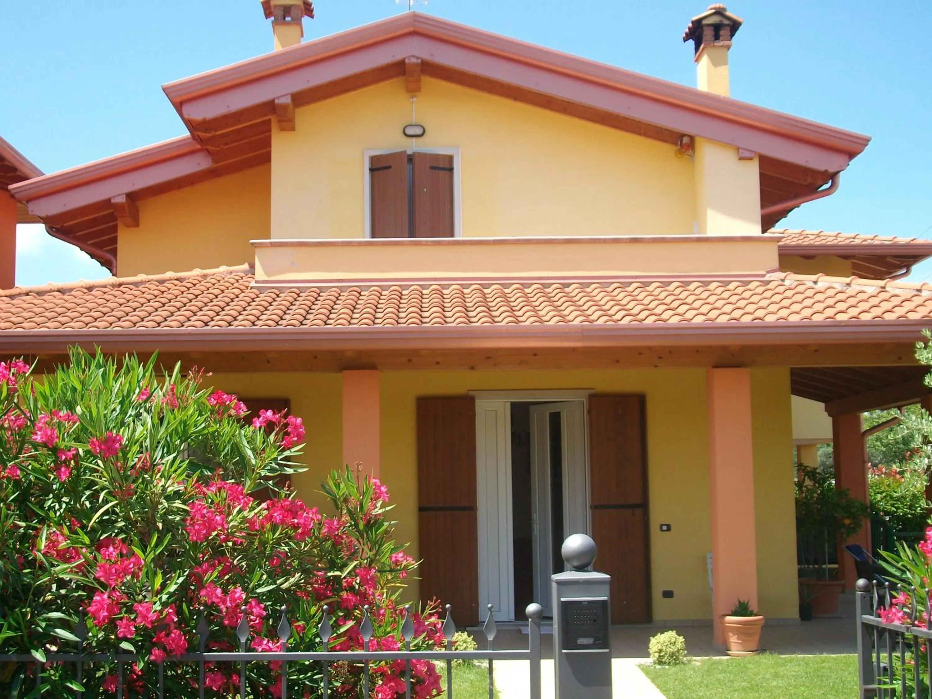 Facade/entrance in Giulietta e Romeo