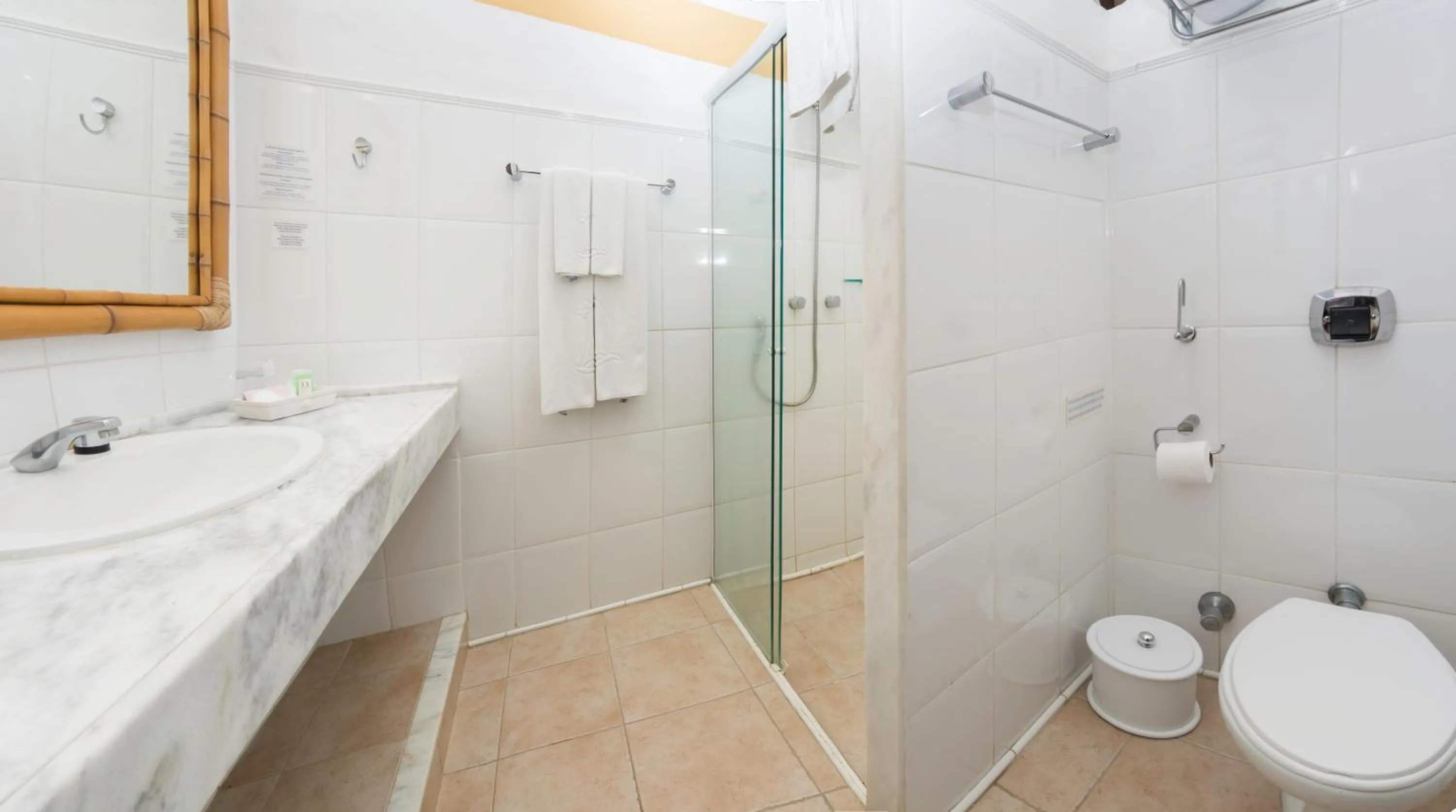 Bathroom in Costa Norte Ingleses Hotel