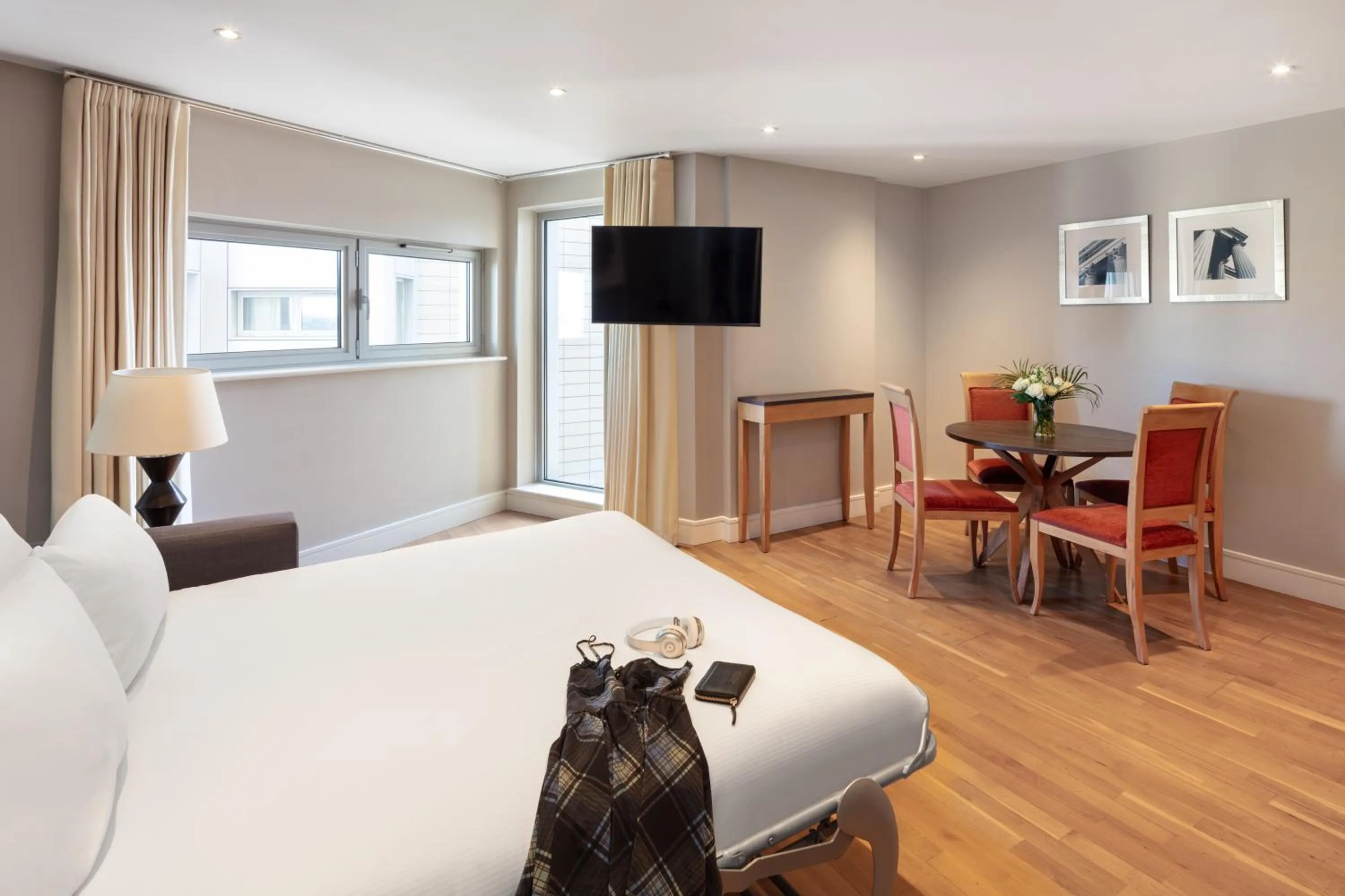 Bed in Marlin Aldgate Tower Bridge