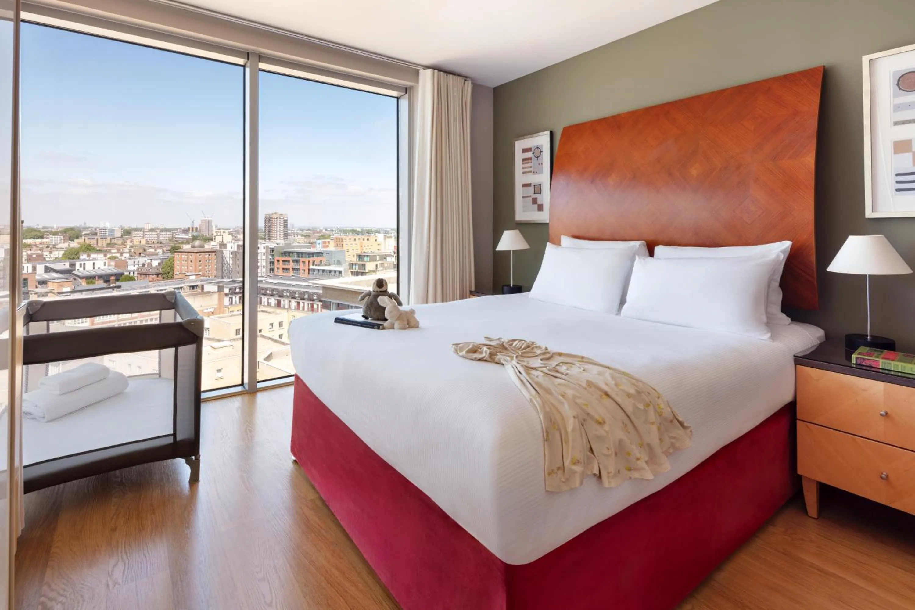 Bed in Marlin Aldgate Tower Bridge