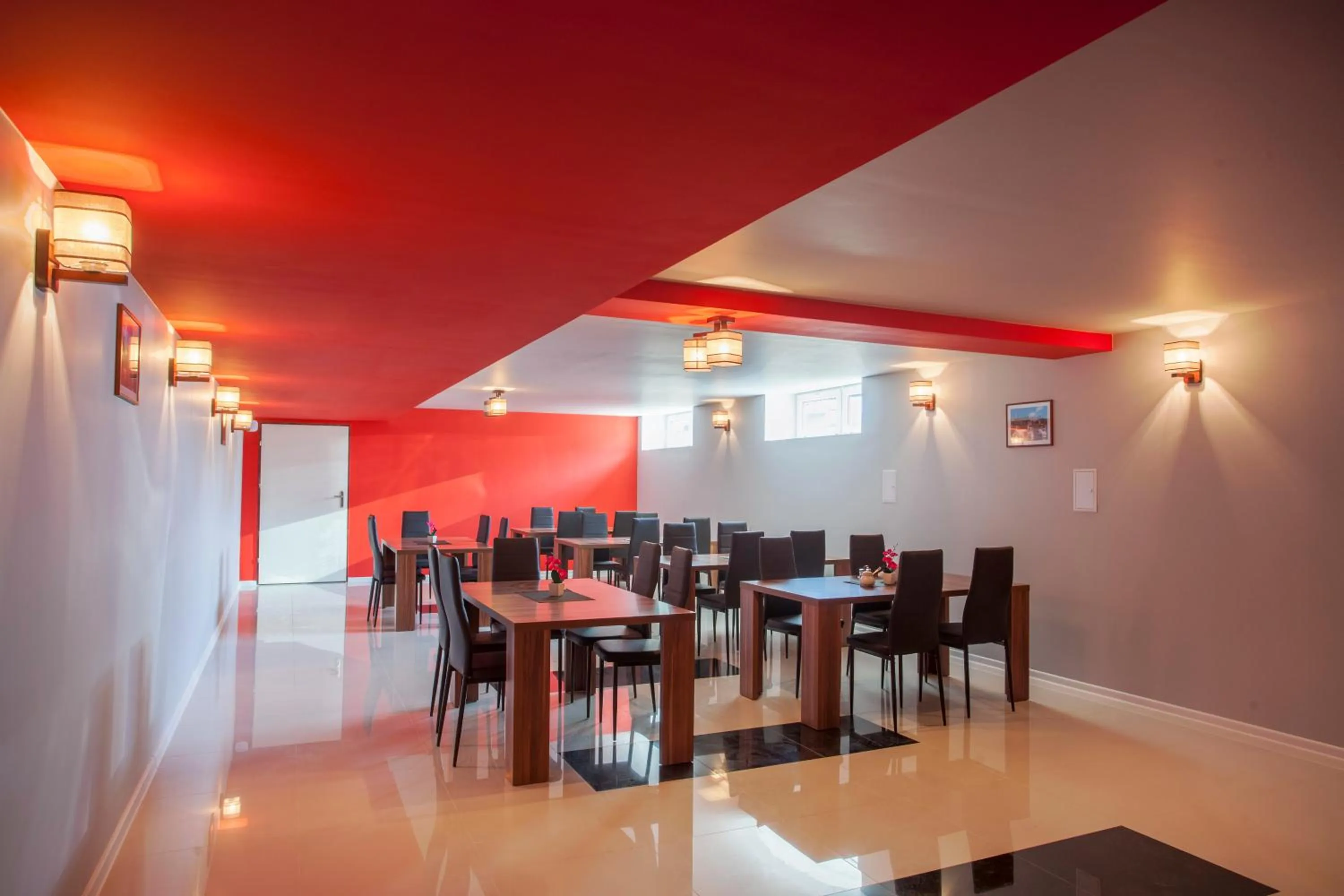 Restaurant/places to eat in Hostel Bazar