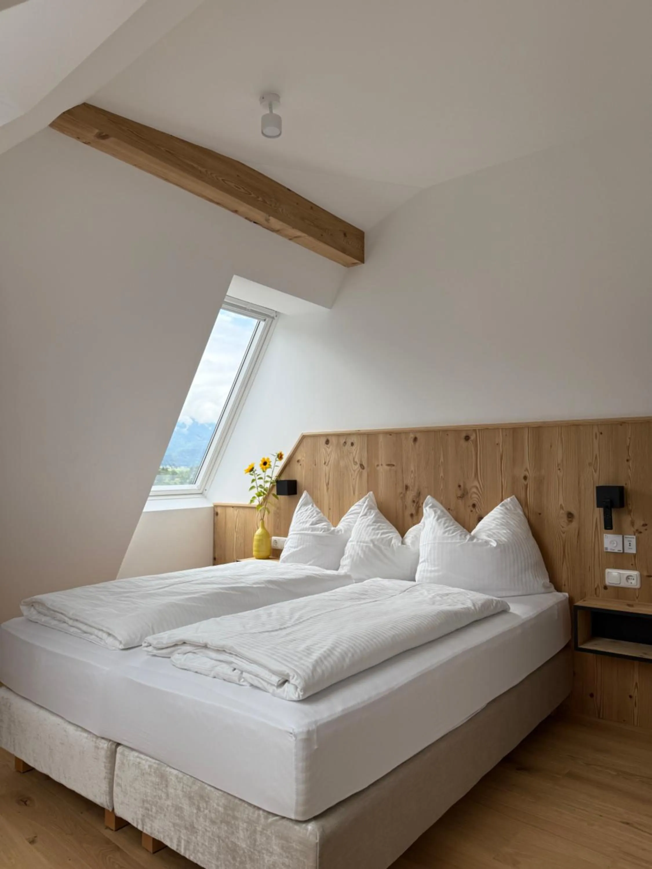 TV and multimedia, Bed in Seehotel Lilly