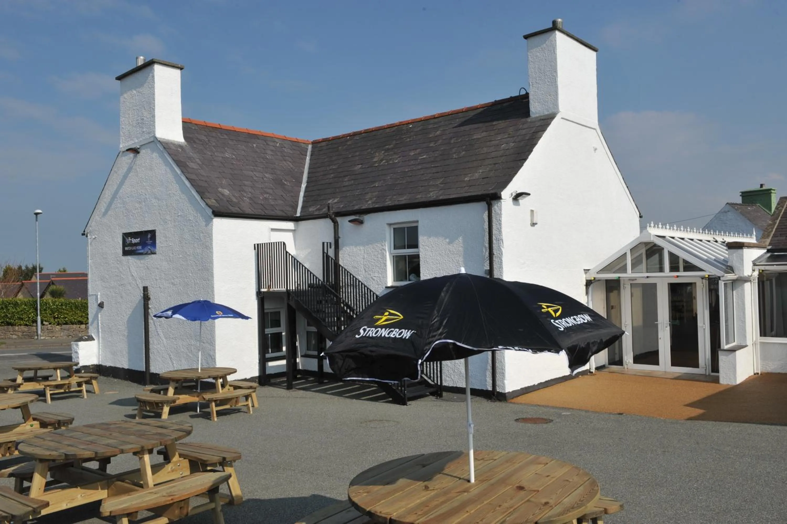 Property building in California Inn