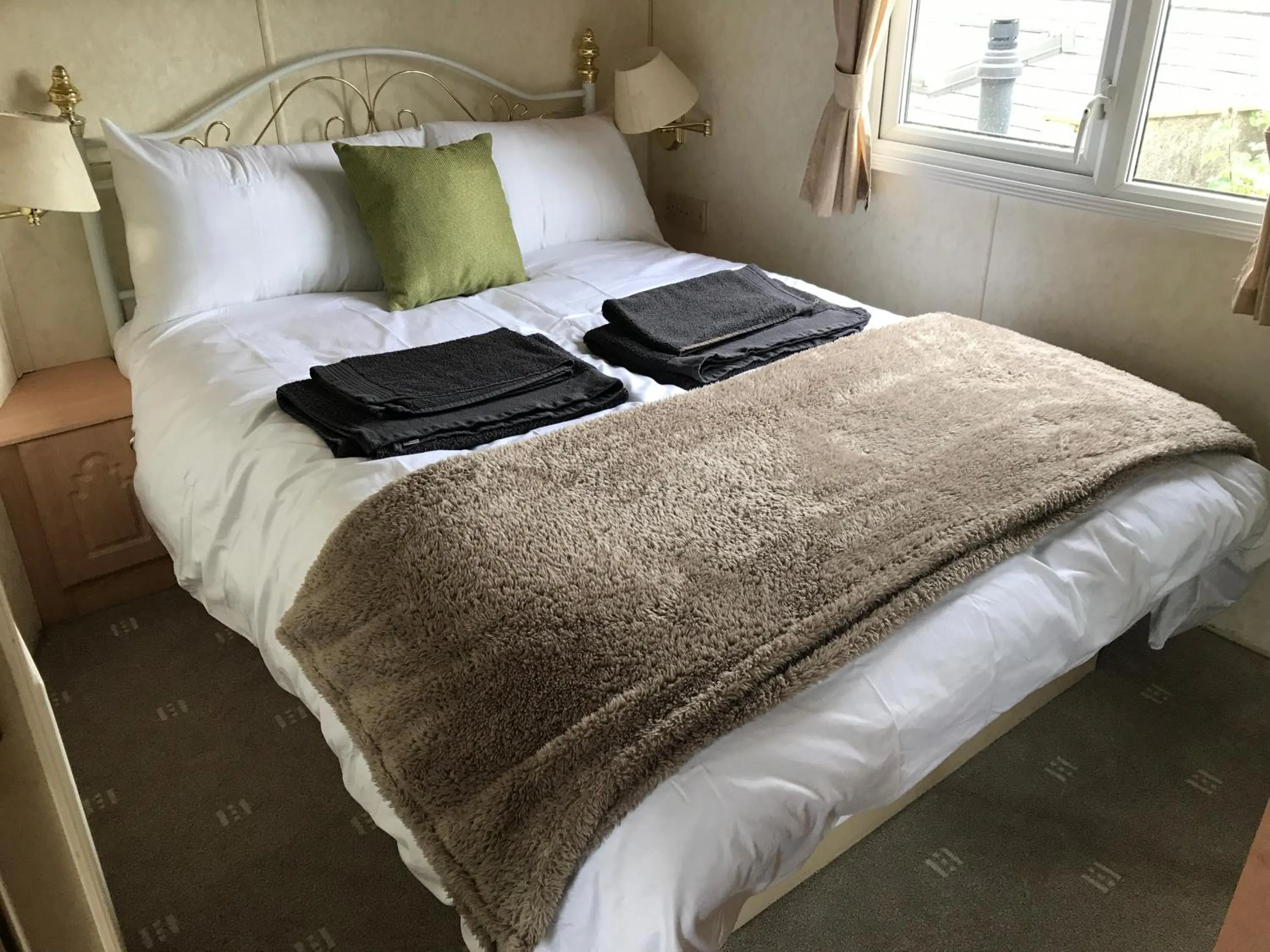 Bed in California Inn