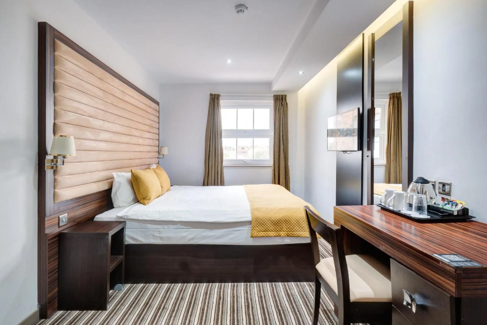 Bed in Maitrise Hotel Maida Vale - London