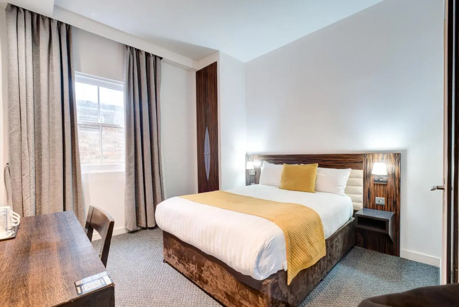 Superior Double Room in Maitrise Hotel Maida Vale - London Superior Double Room in Maitrise Hotel Maida Vale - London