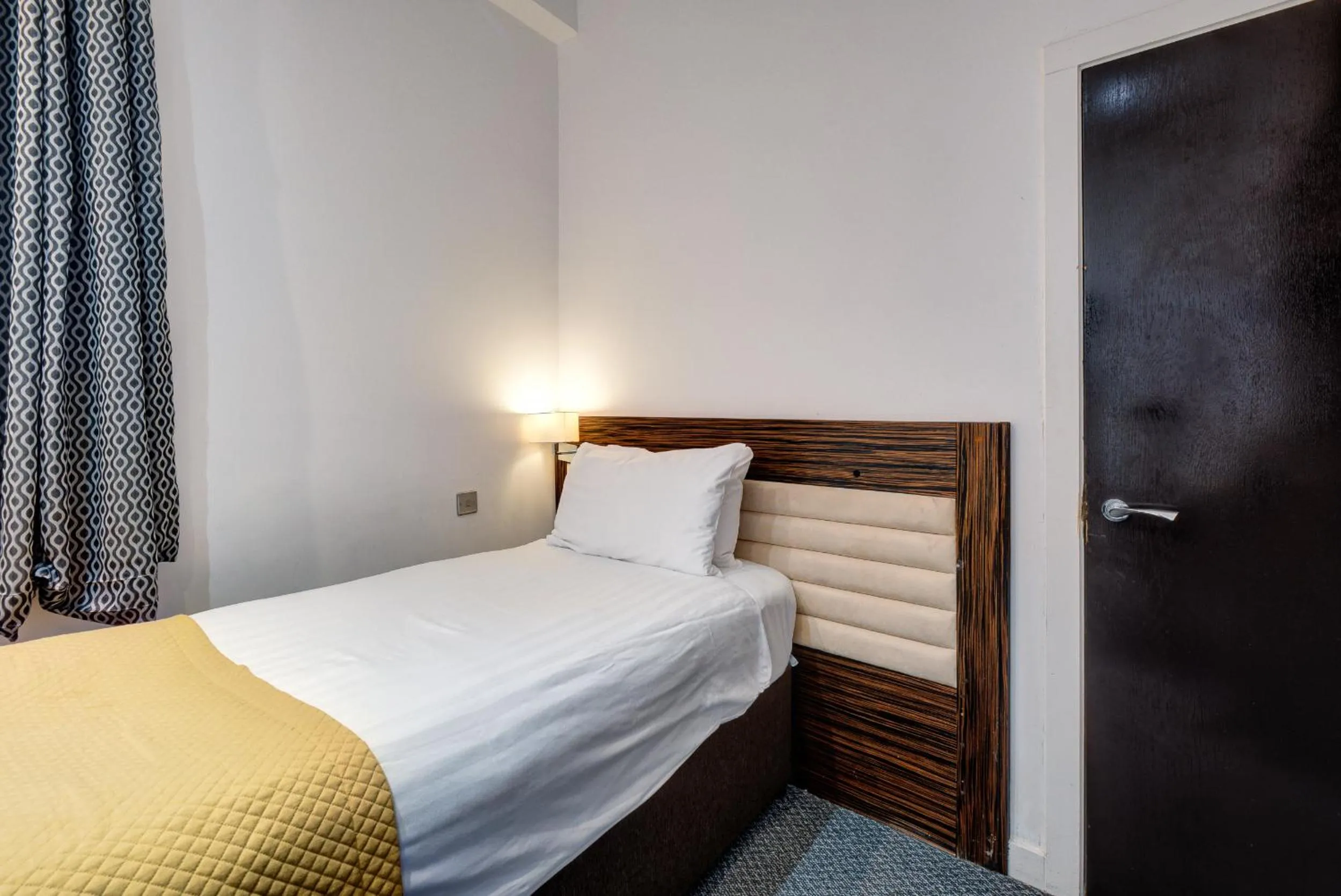 Bed in Maitrise Hotel Maida Vale - London