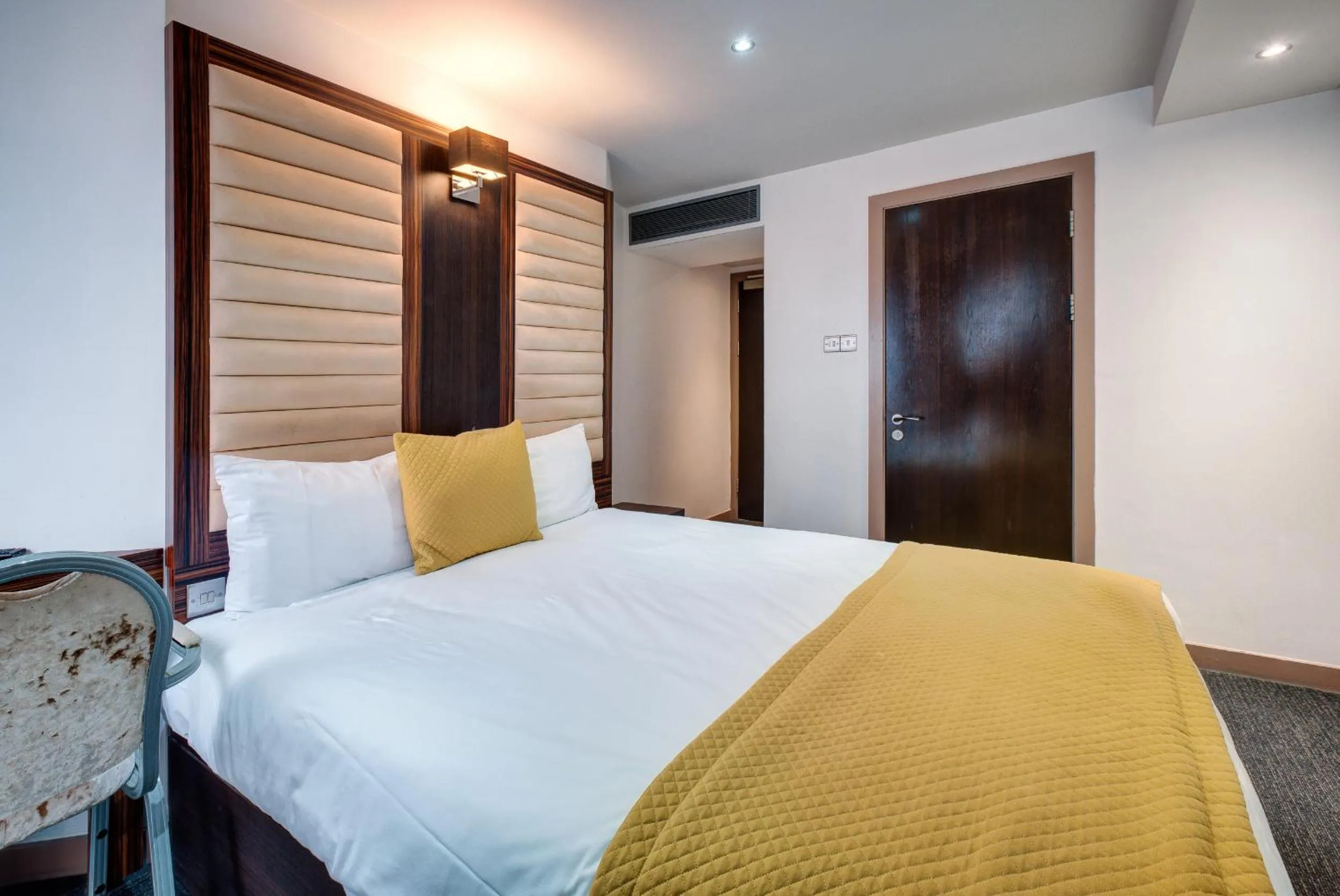 Bed in Maitrise Hotel Maida Vale - London