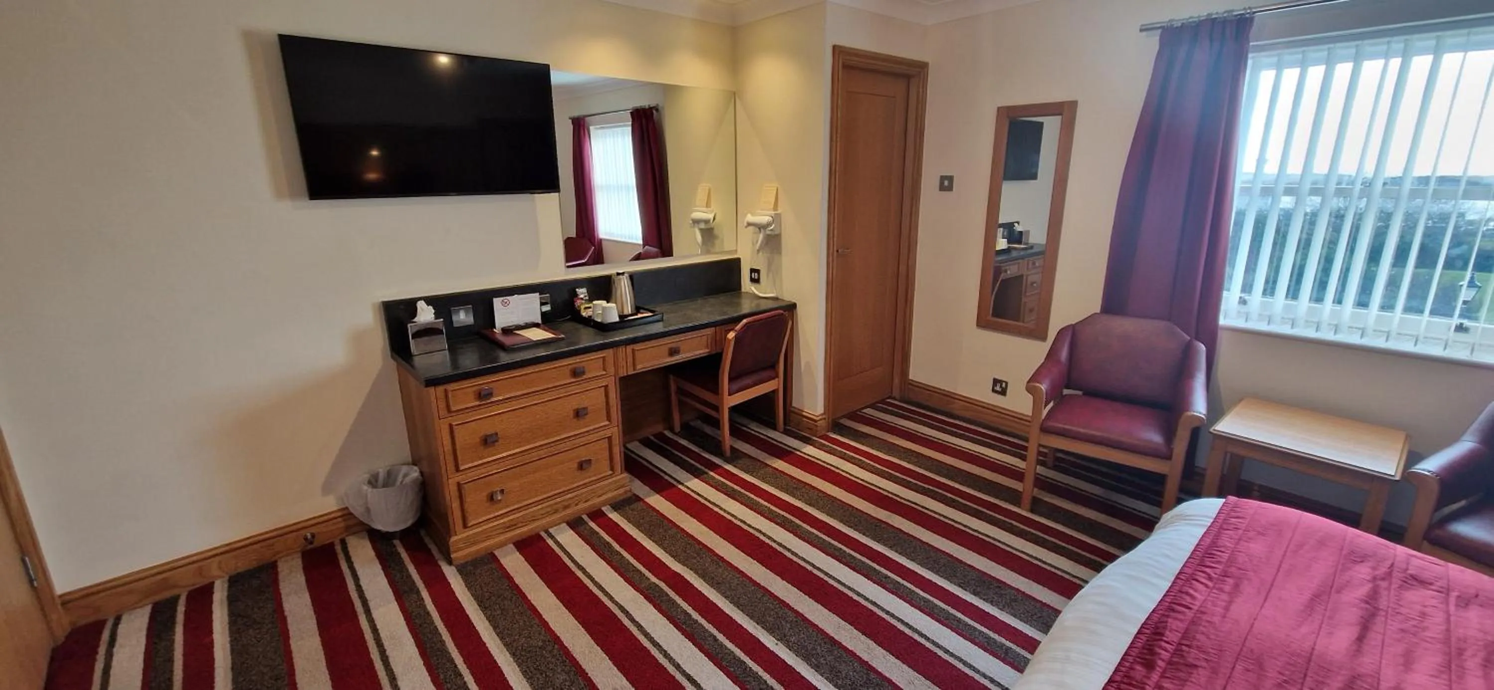 Photo of the whole room in The Royal Hotel