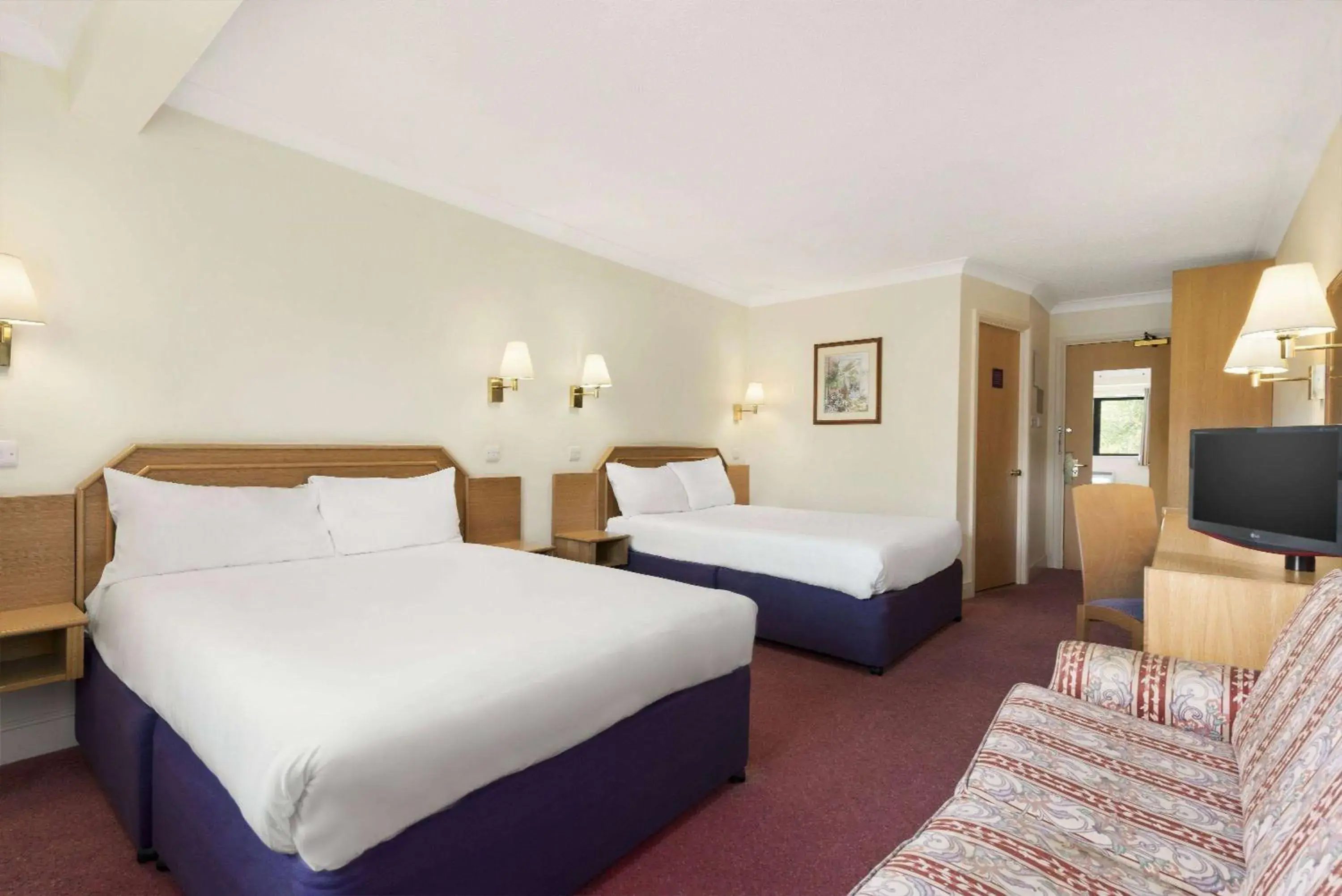 Double Room with Two Double Beds in Days Inn Watford Gap Double Room with Two Double Beds in Days Inn Watford Gap
