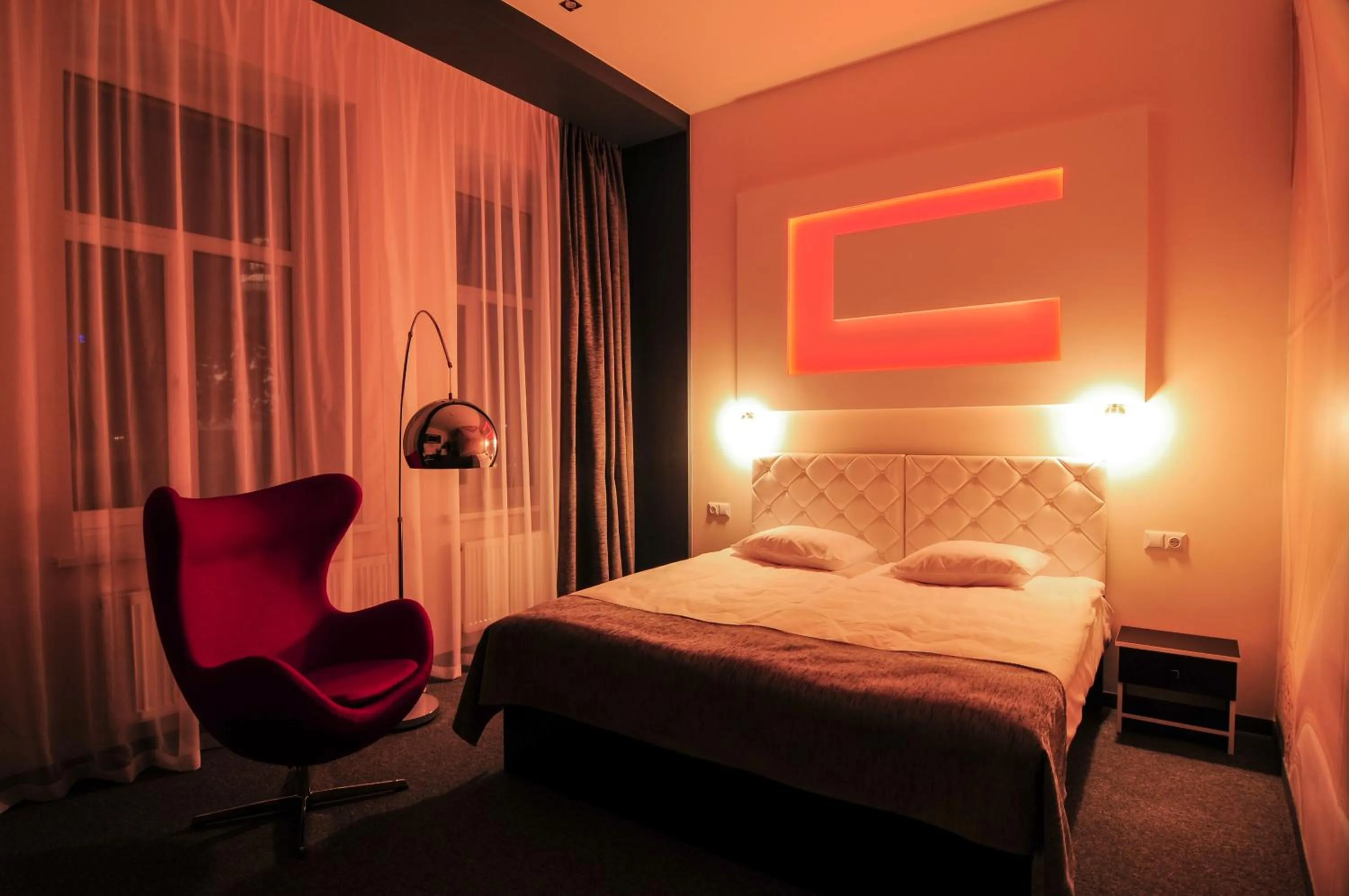 Night, Bed in Homelike Hotel