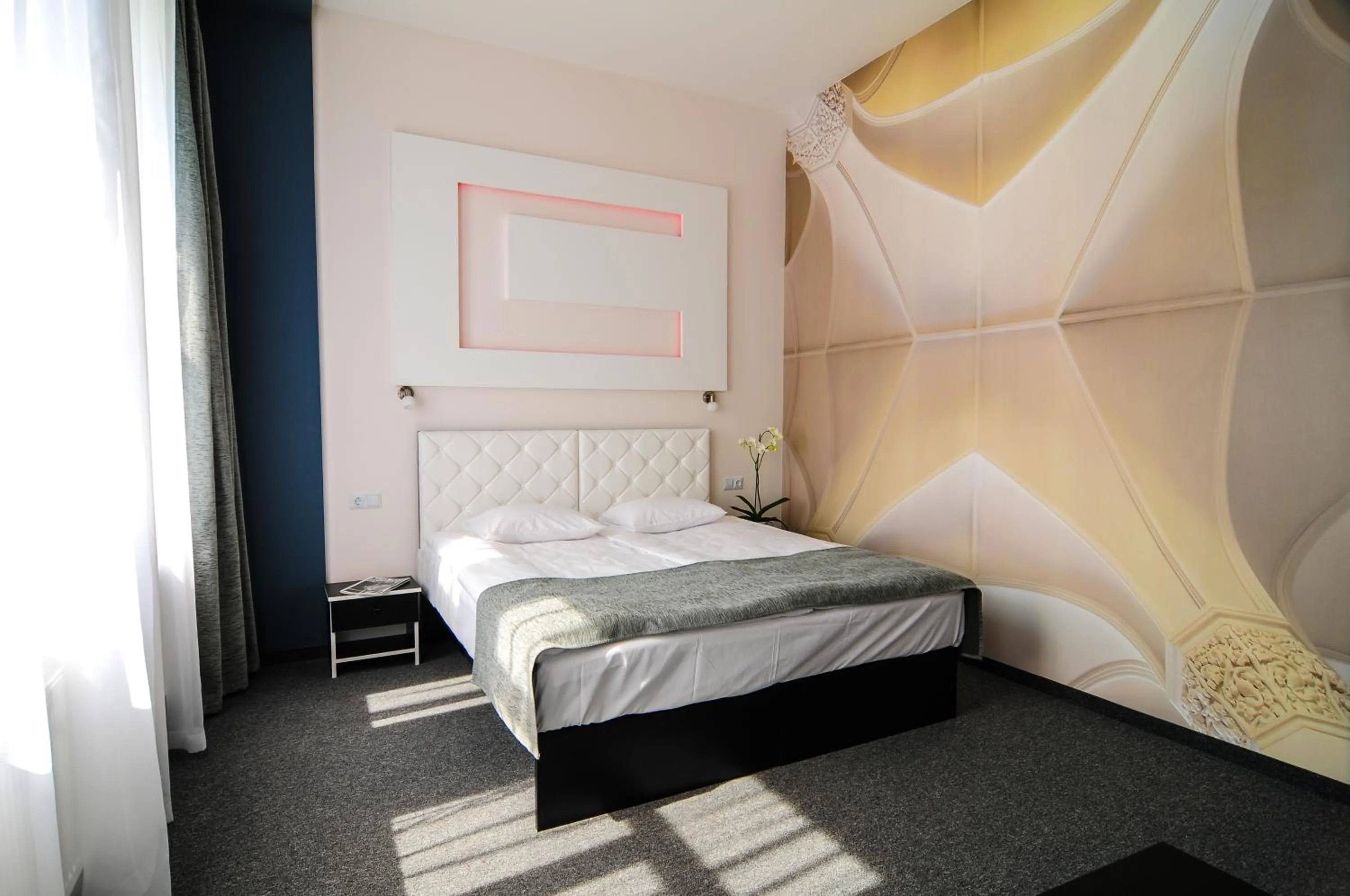 Day, Bed in Homelike Hotel