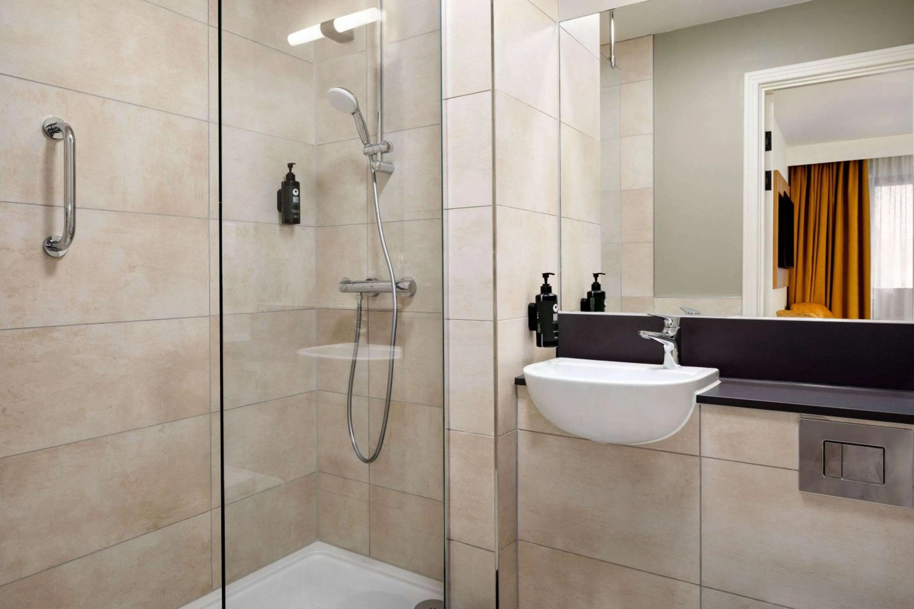 Bathroom in Super 8 by Wyndham Durham