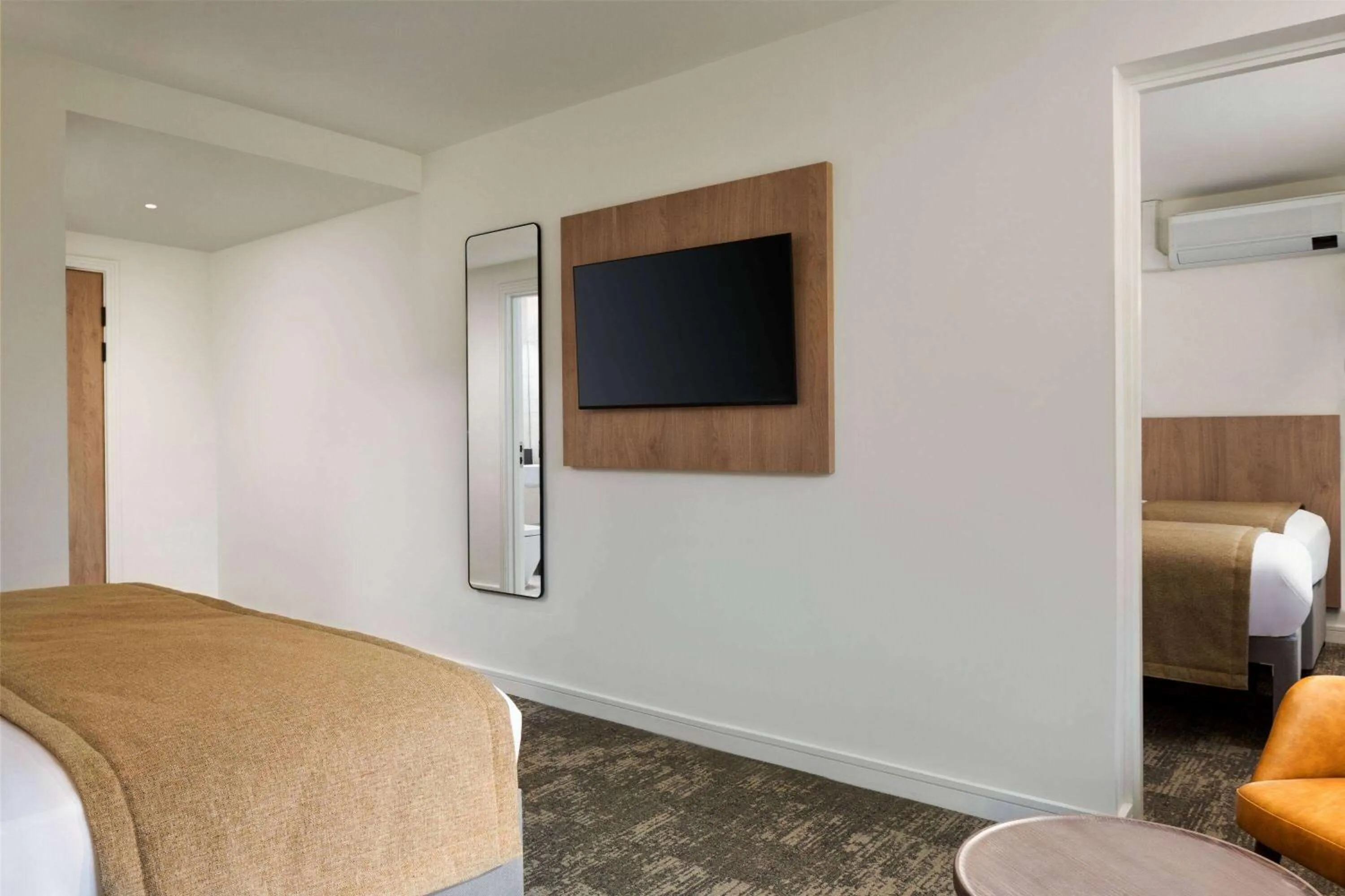 Photo of the whole room, Bed in Super 8 by Wyndham Durham