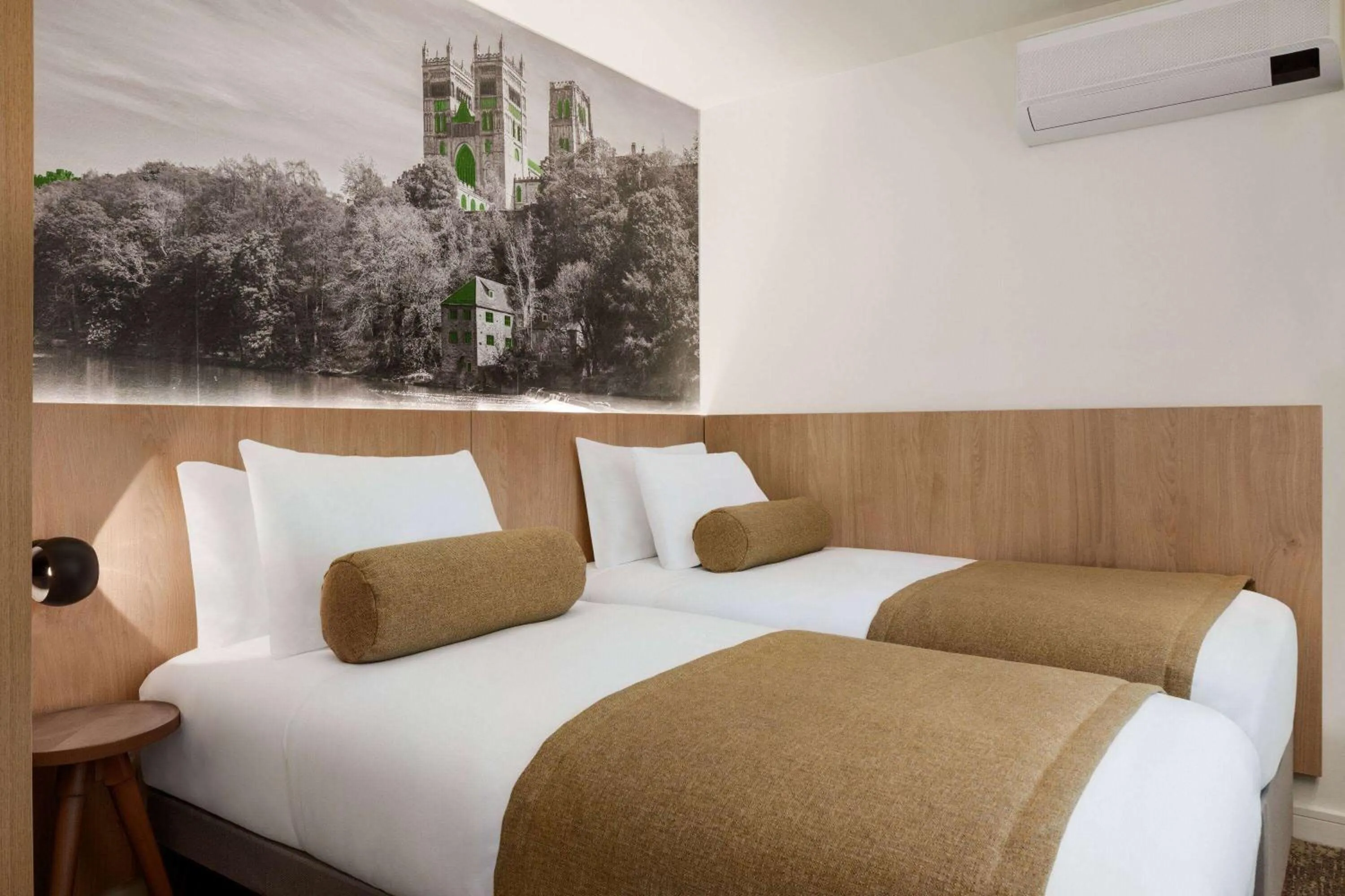 Photo of the whole room, Bed in Super 8 by Wyndham Durham