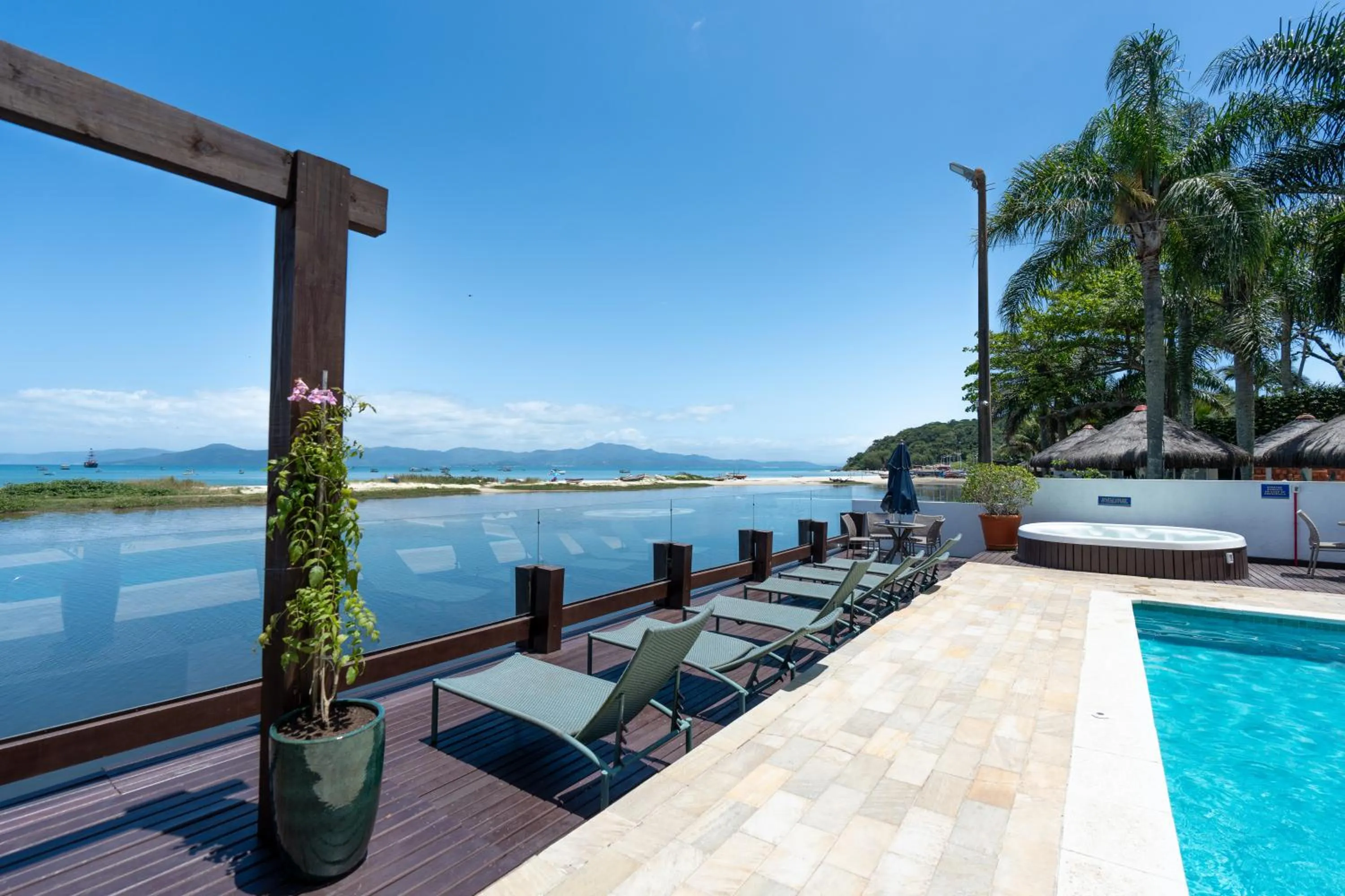 Swimming pool in Costa Norte Ponta das Canas Hotel
