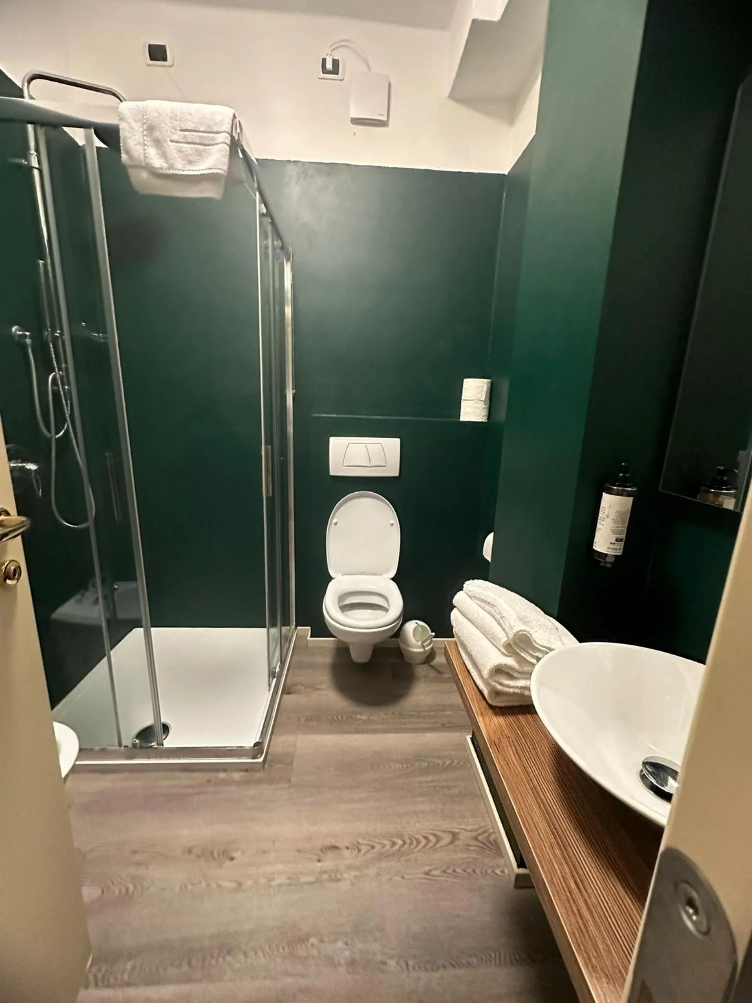 Shower in Hotel Conca D'Oro ***S