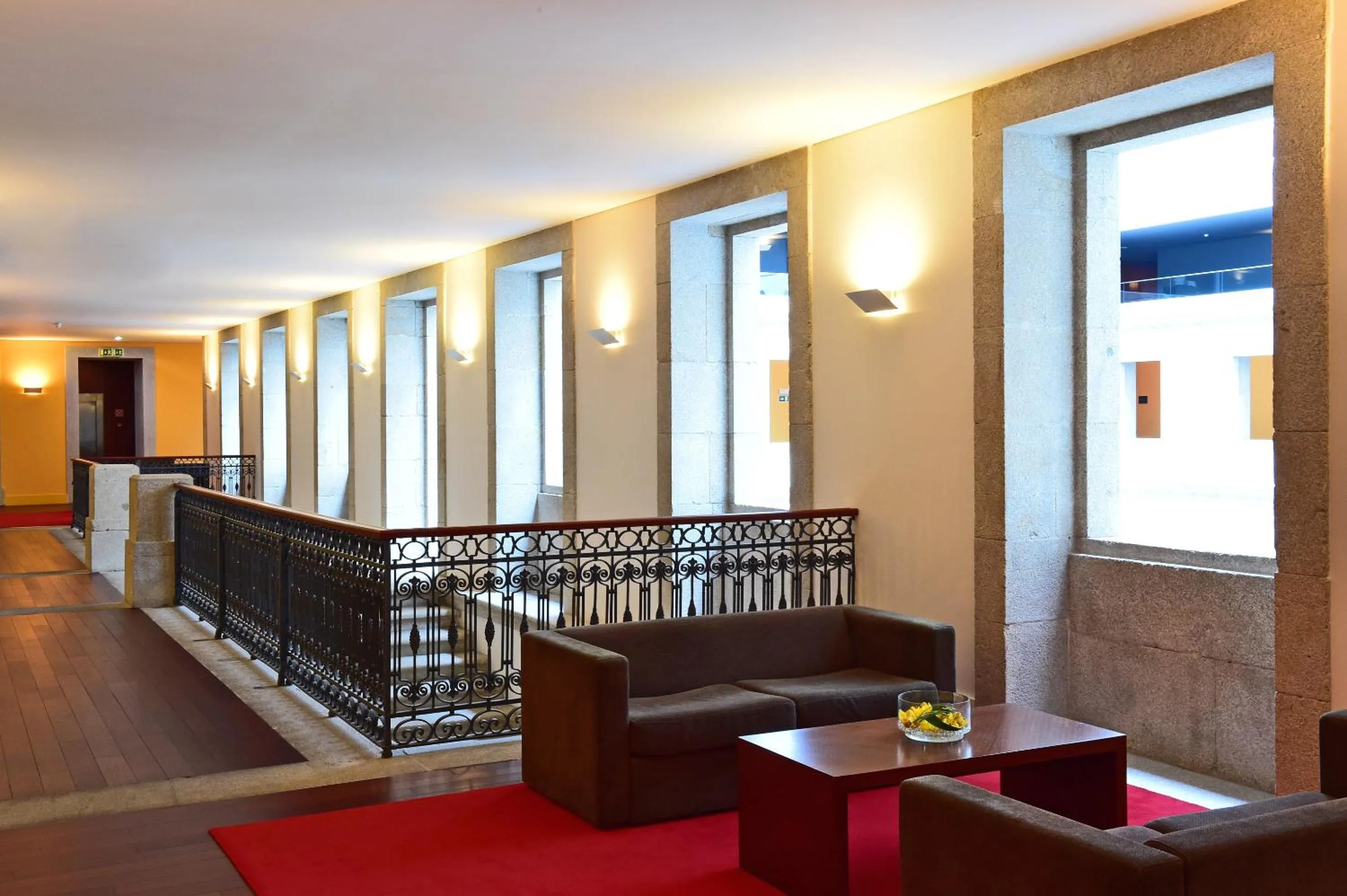 Communal lounge/ TV room in Pousada De Viseu