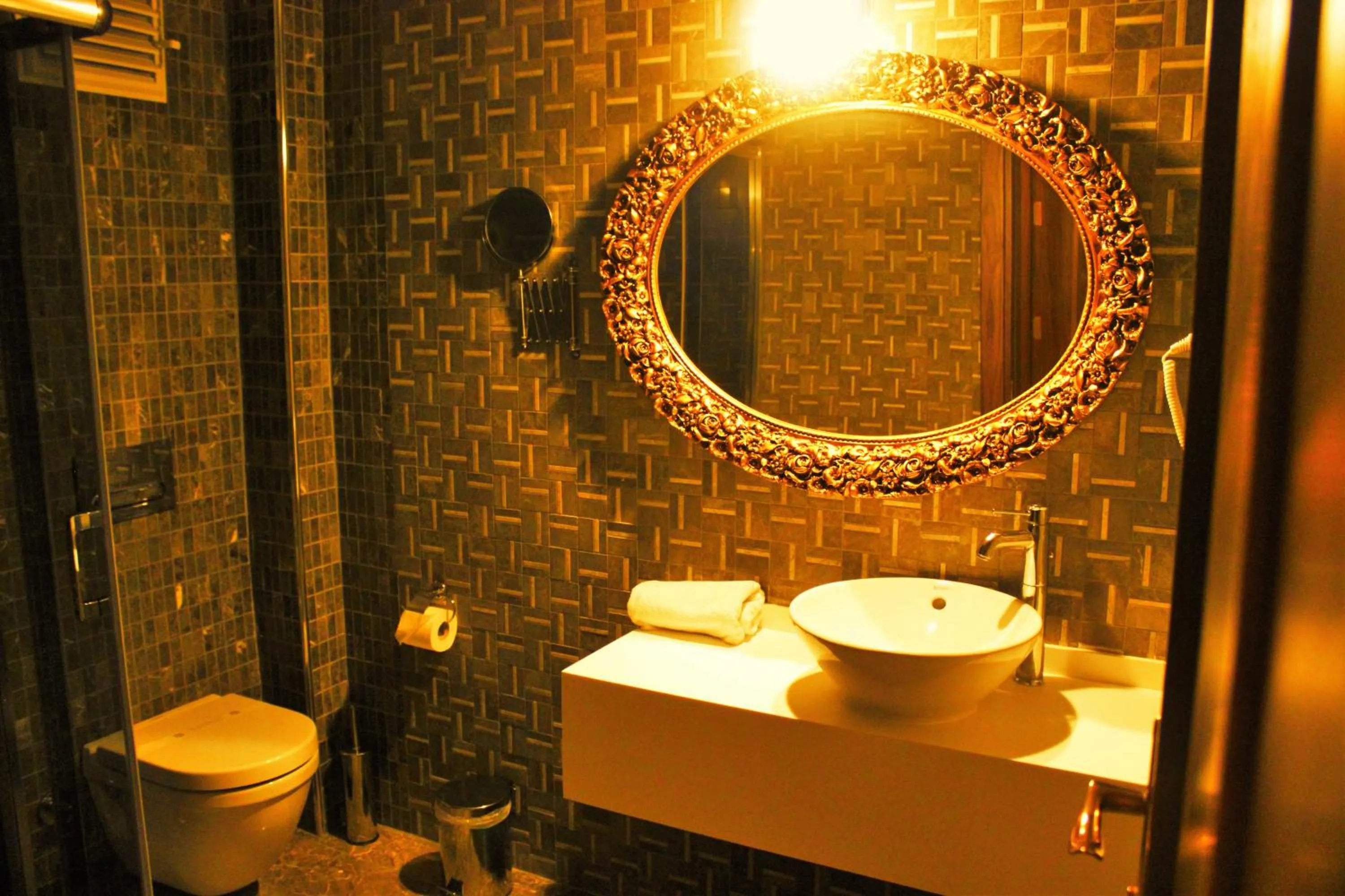 Decorative detail in Vendome Hotel