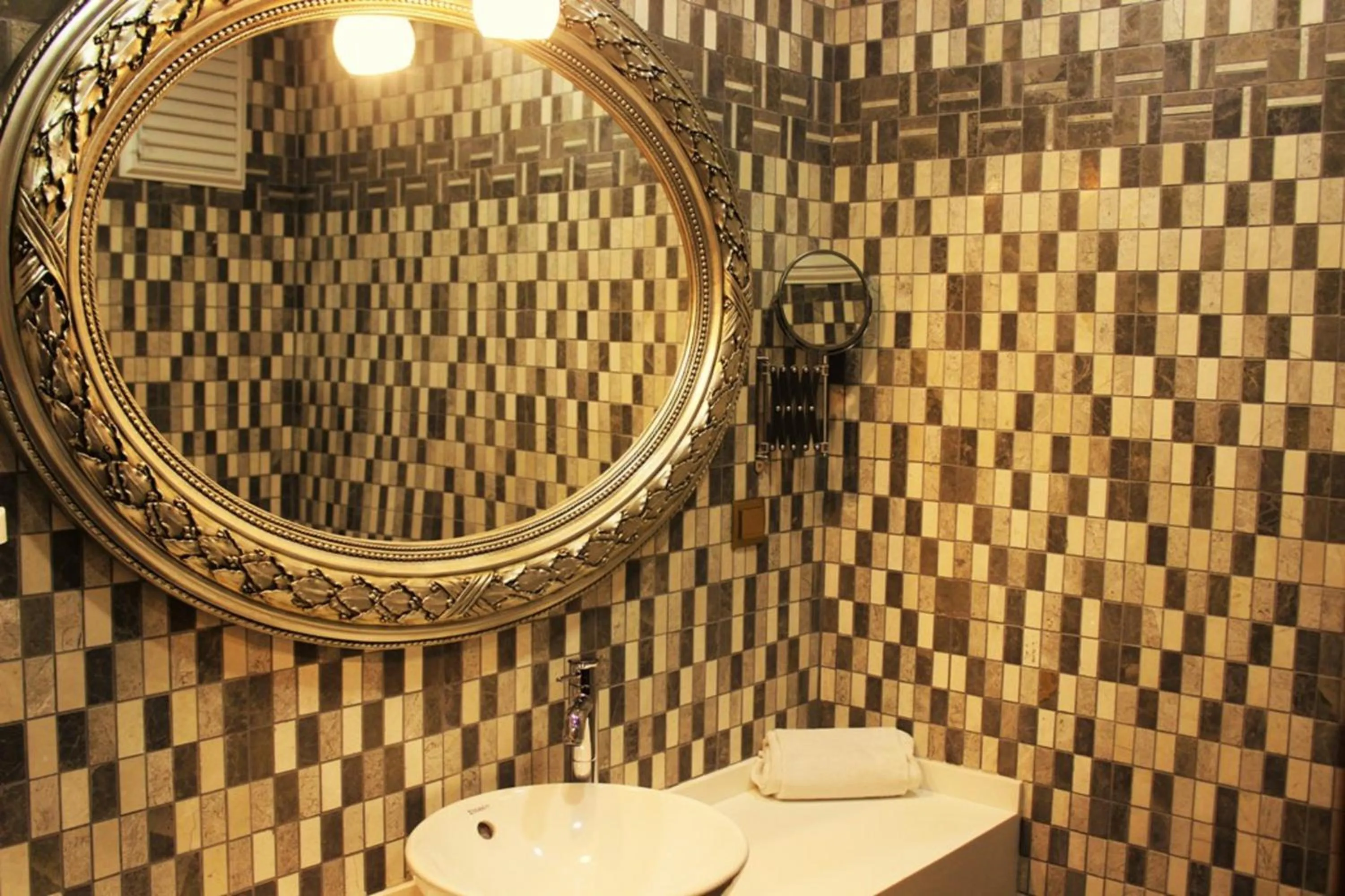 Decorative detail in Vendome Hotel