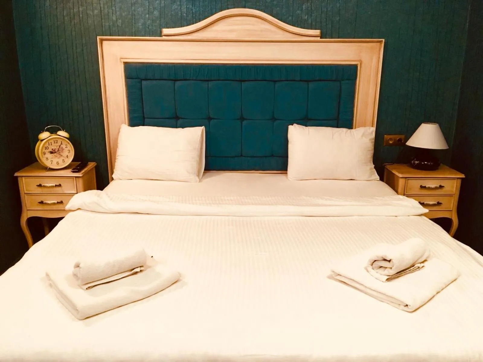 Bed in Vendome Hotel