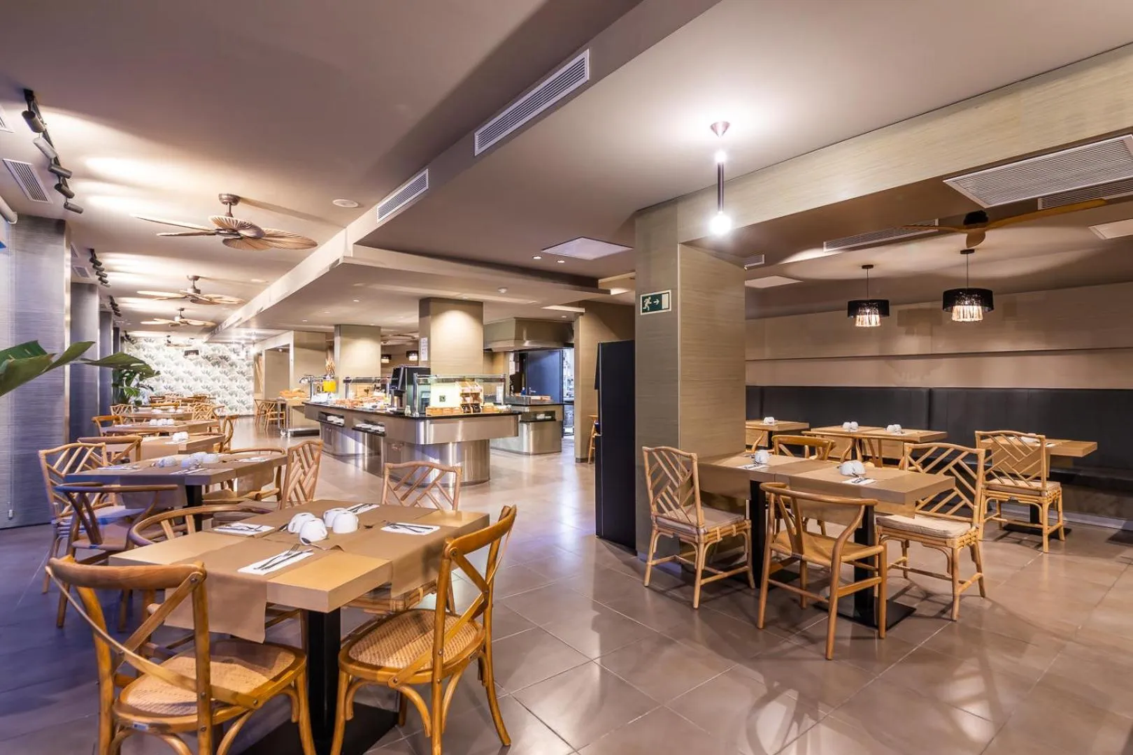 Breakfast, Restaurant/Places to Eat in Hotel Els Arenals