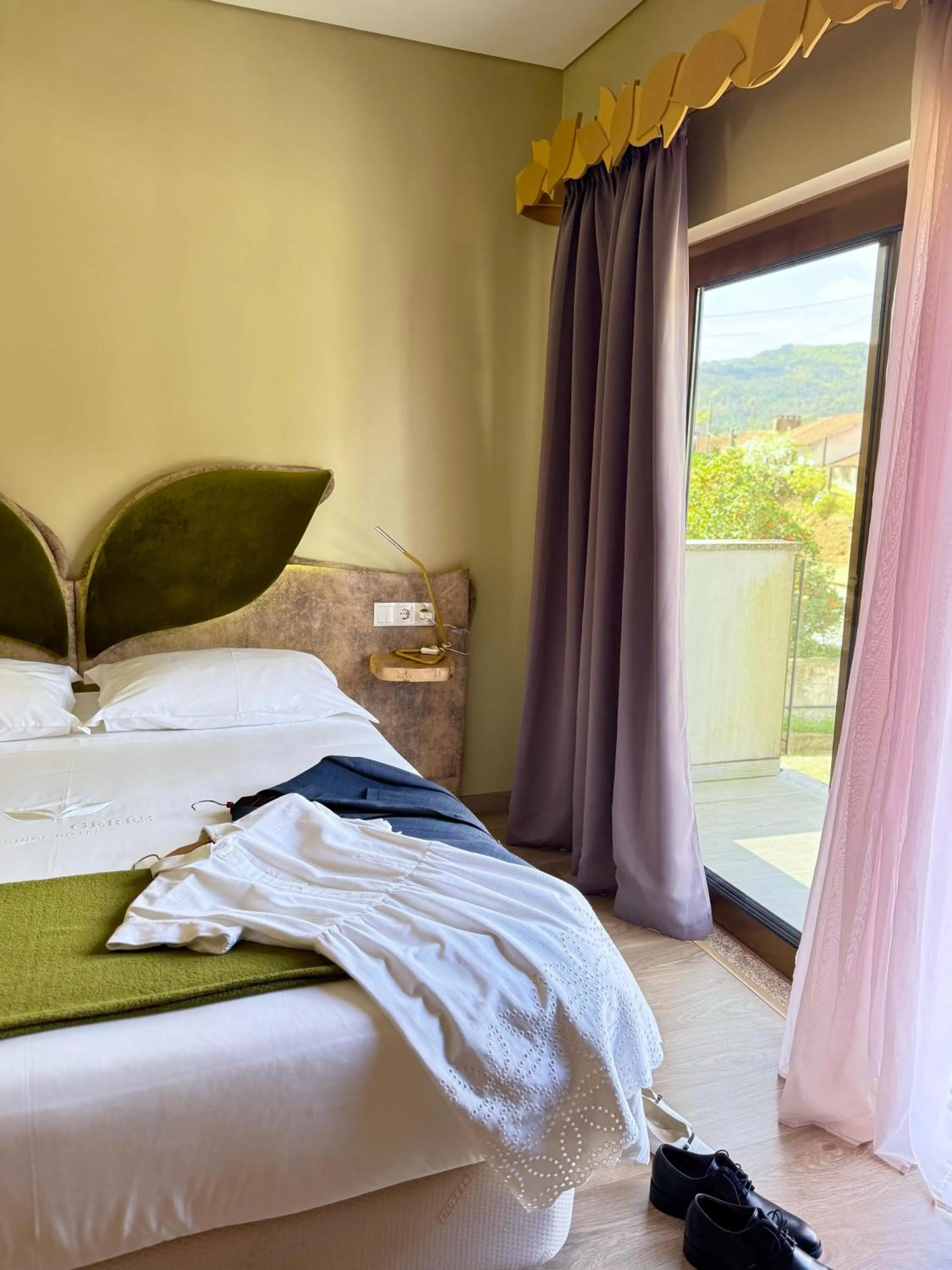 Balcony/Terrace, Bed in Beleza Serra Guide Hotel