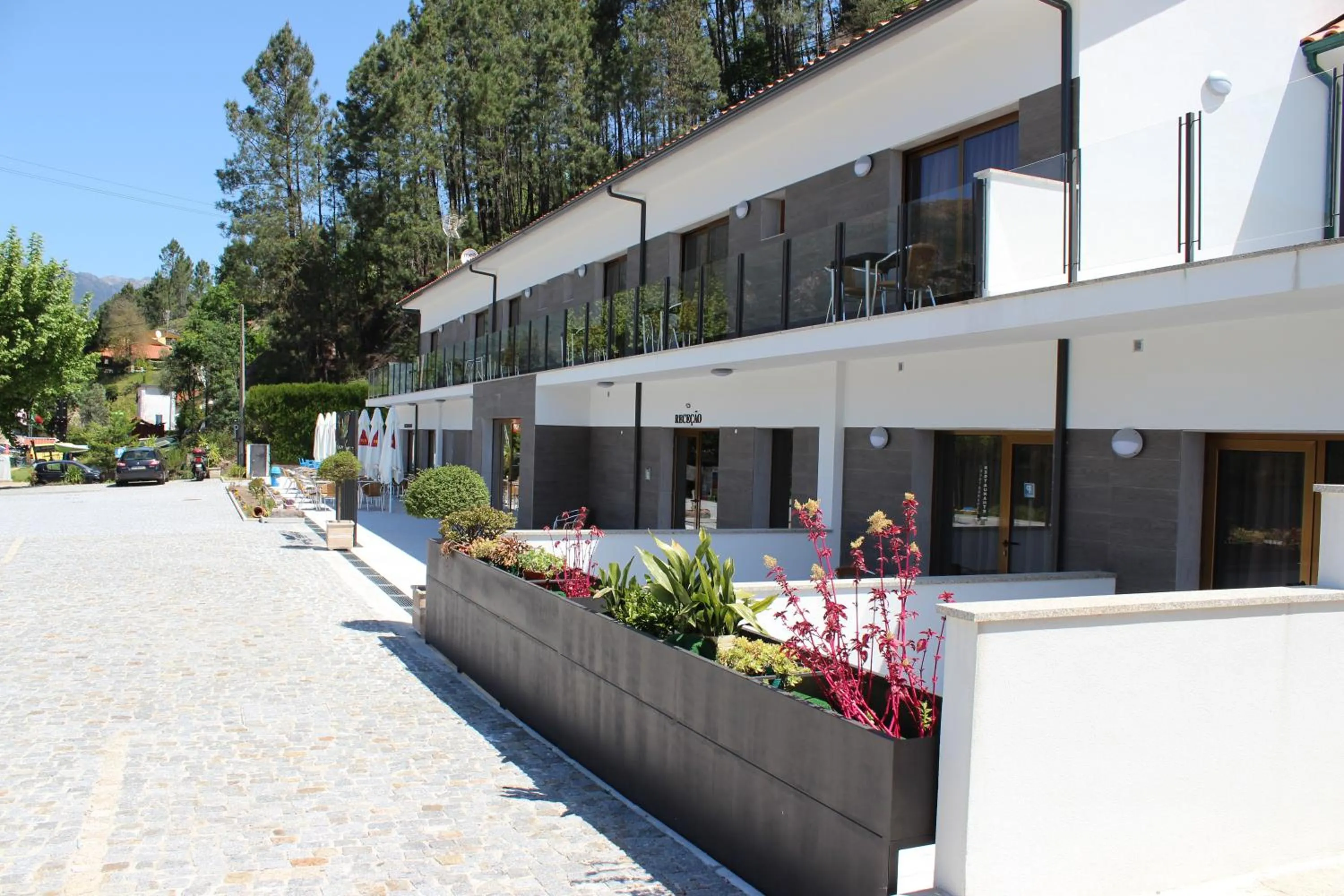Facade/entrance in Beleza Serra Guide Hotel