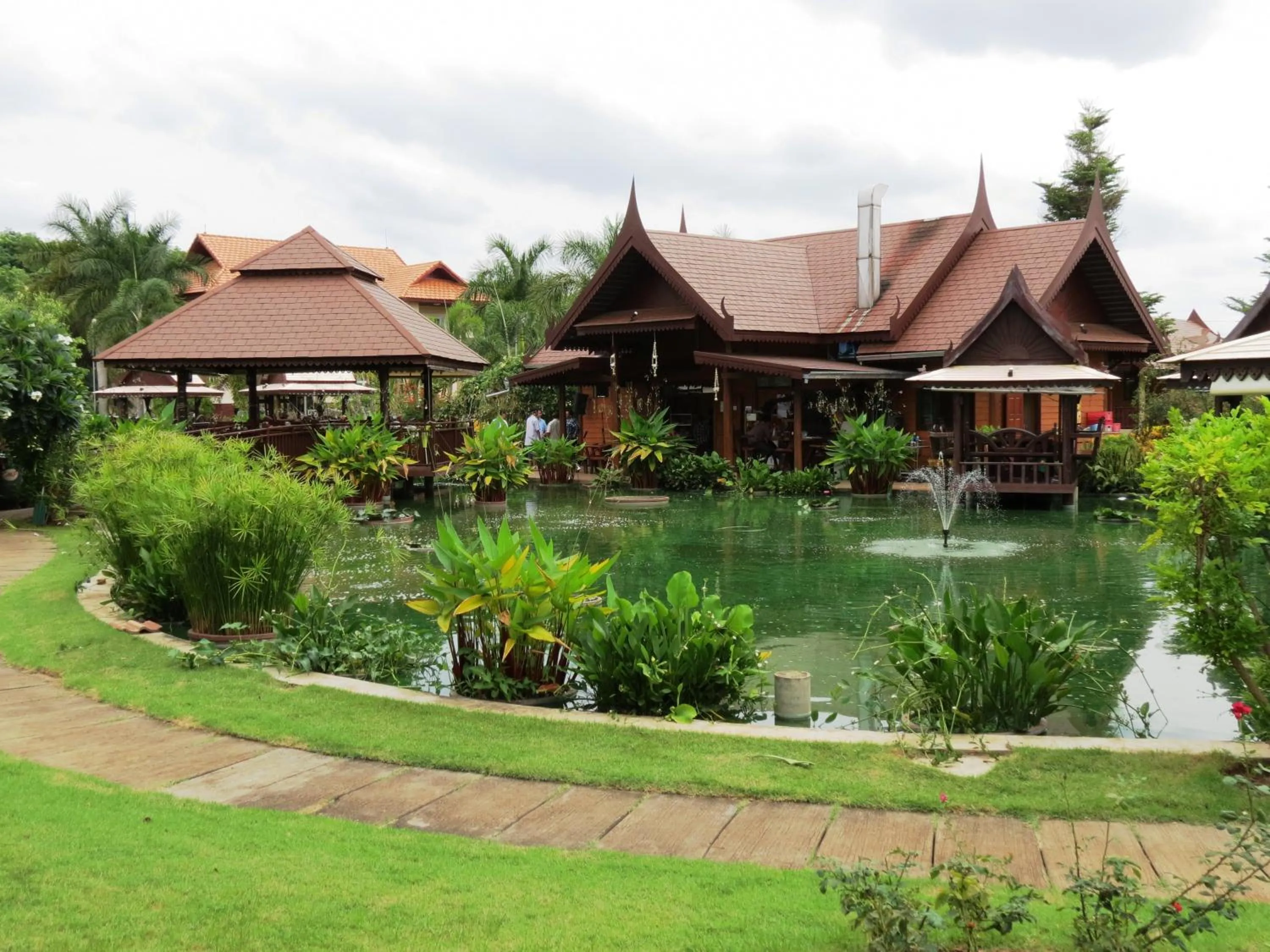 Property building in Pongsin Resort