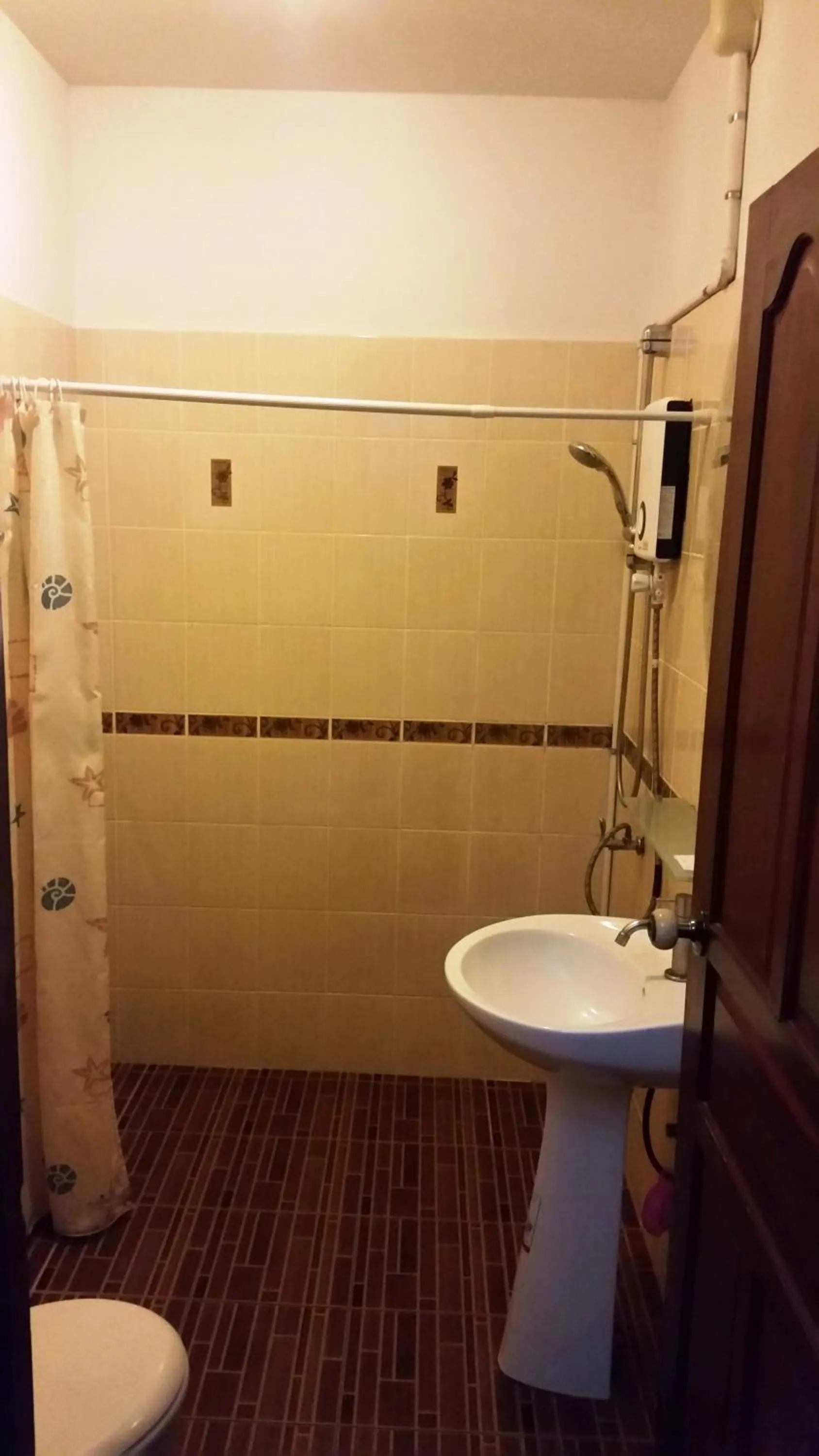 Shower in Pongsin Resort