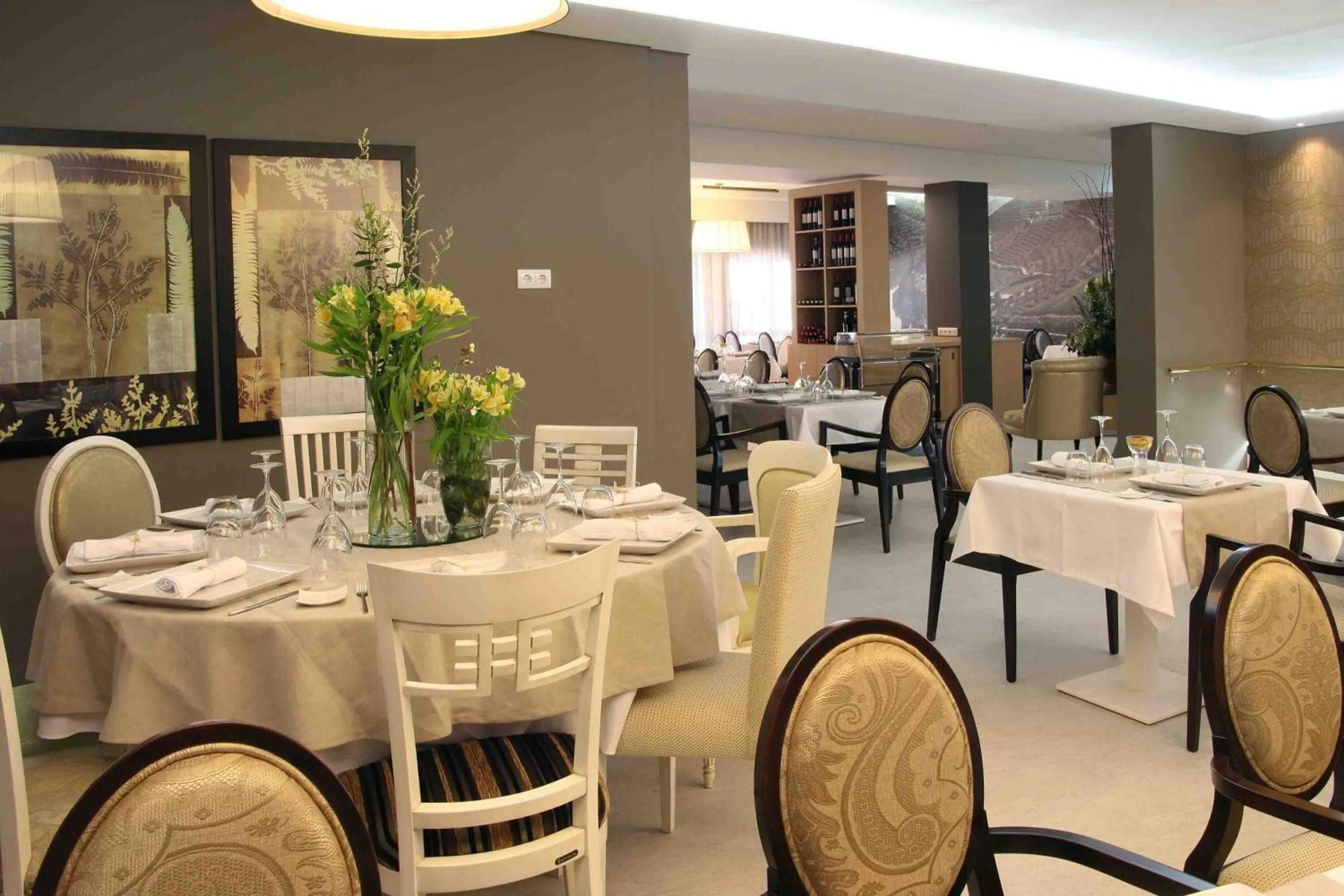 Restaurant/places to eat in Hotel Douro Inn