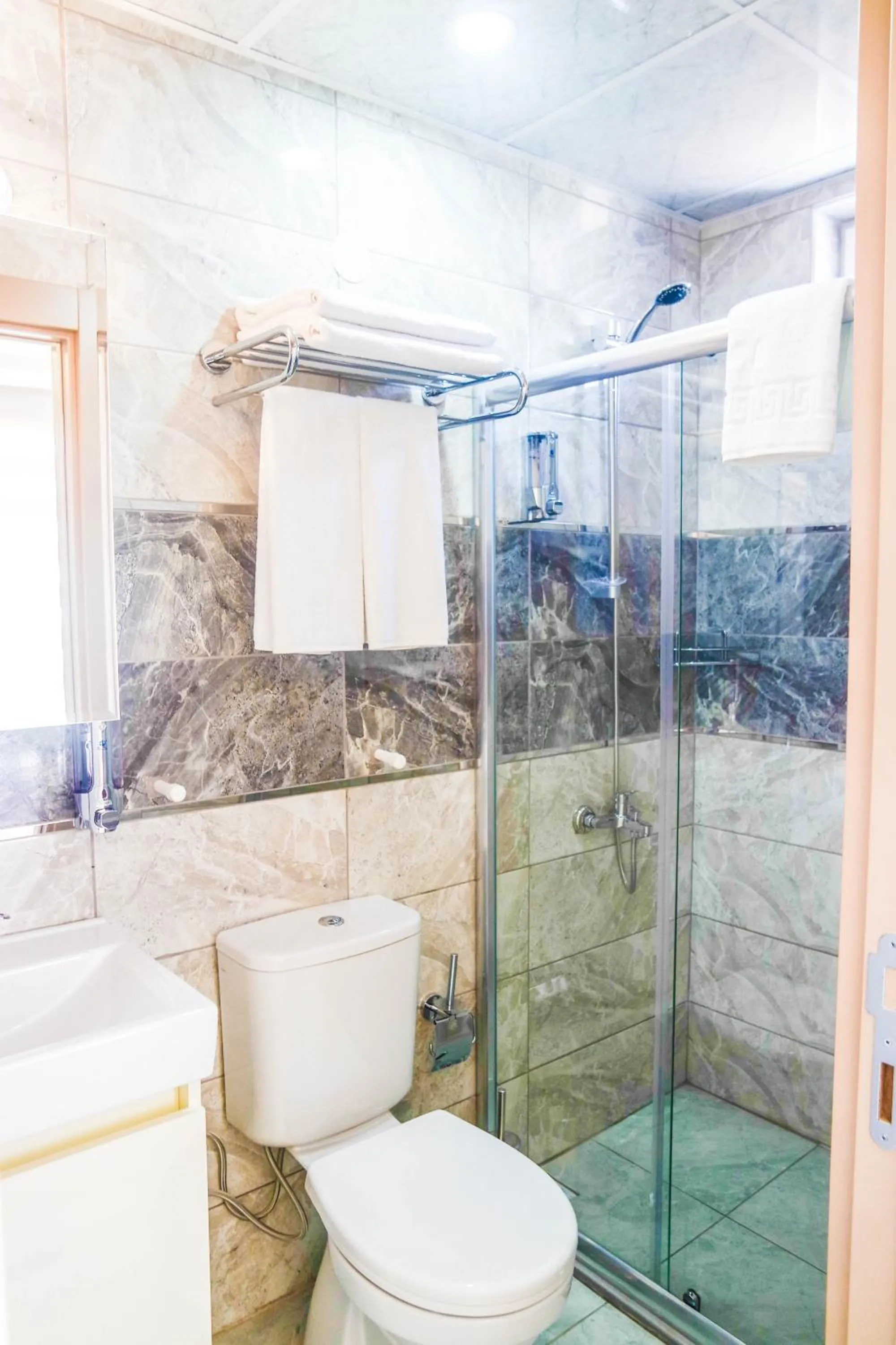 Bathroom in Ale Apartments Hotel