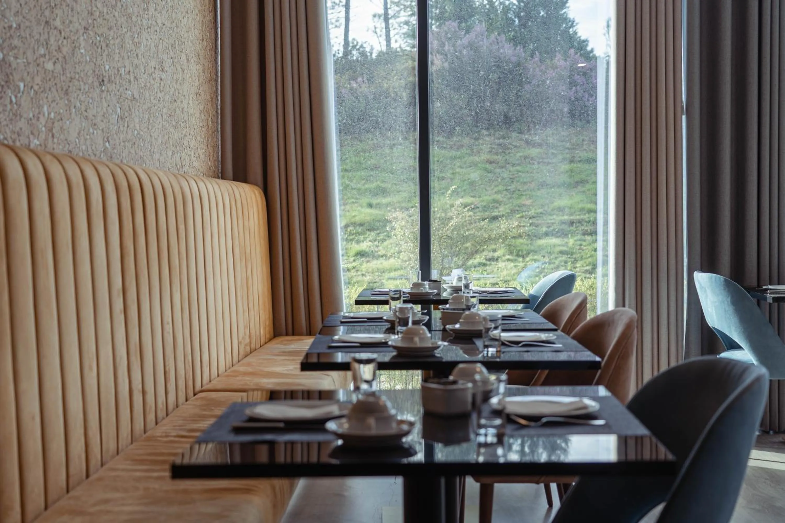 Restaurant/places to eat in Pena Park Hotel