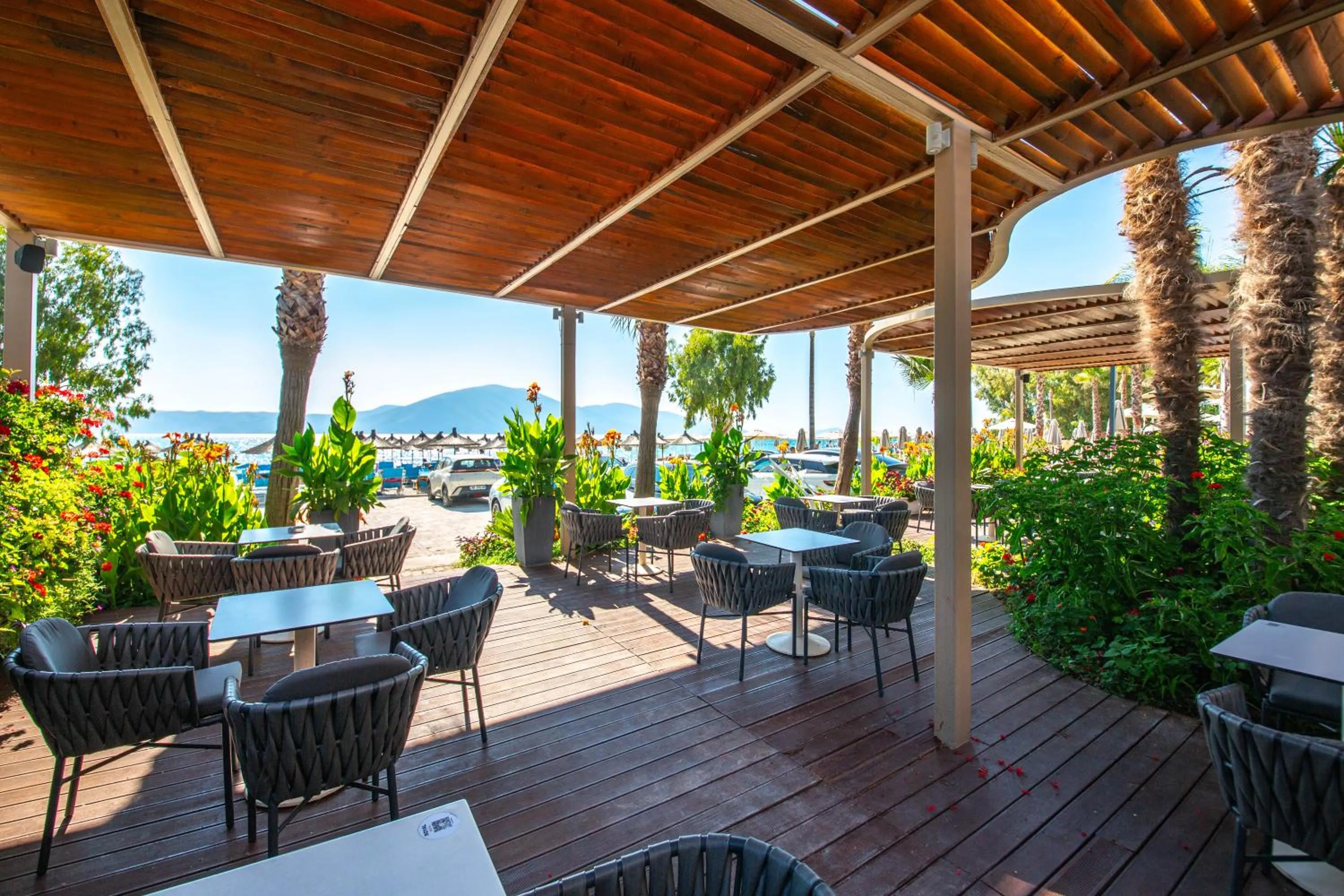 Restaurant/places to eat in Hotel Royal