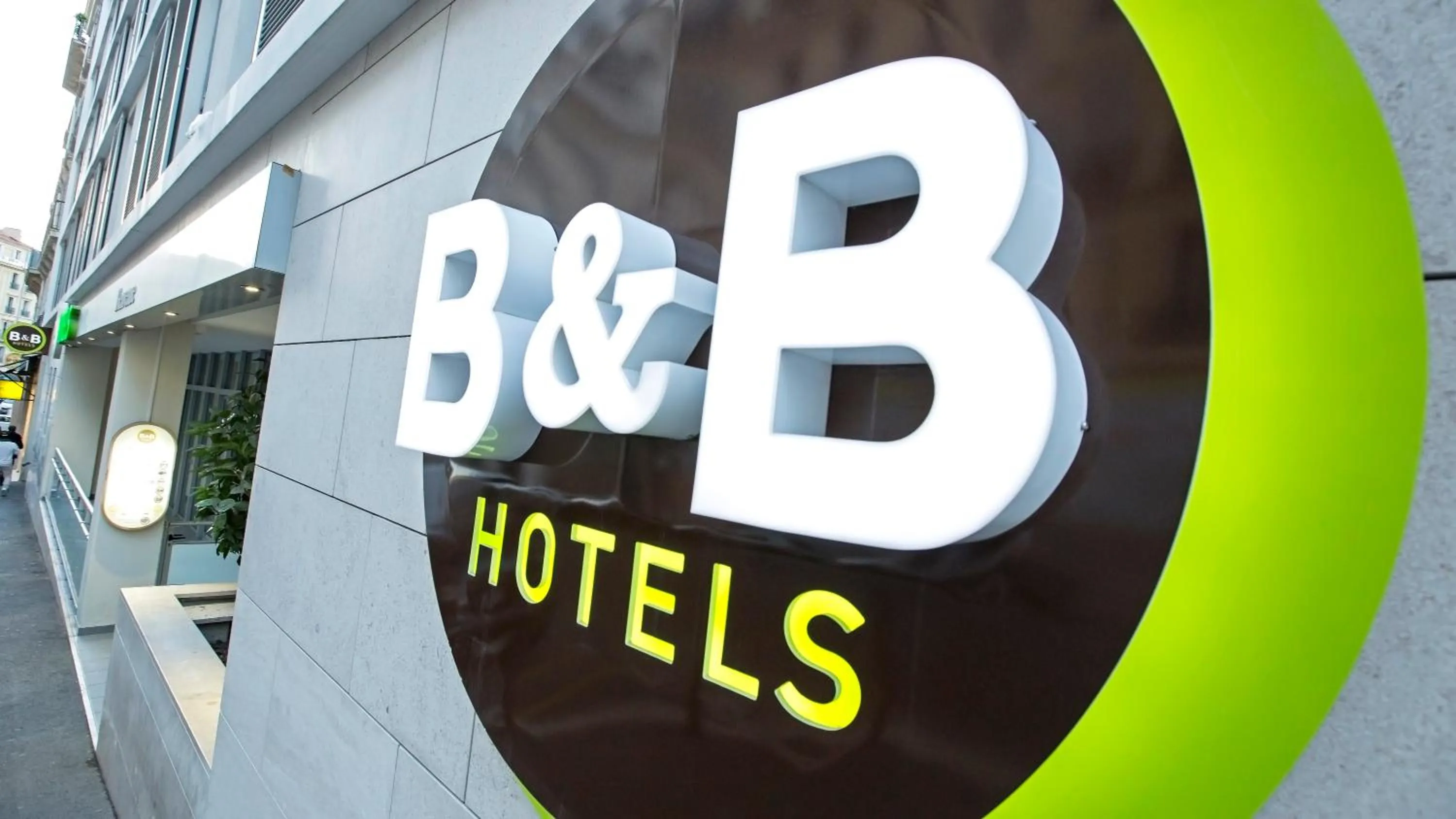 Logo/Certificate/Sign in B&B HOTEL Marseille La Valentine