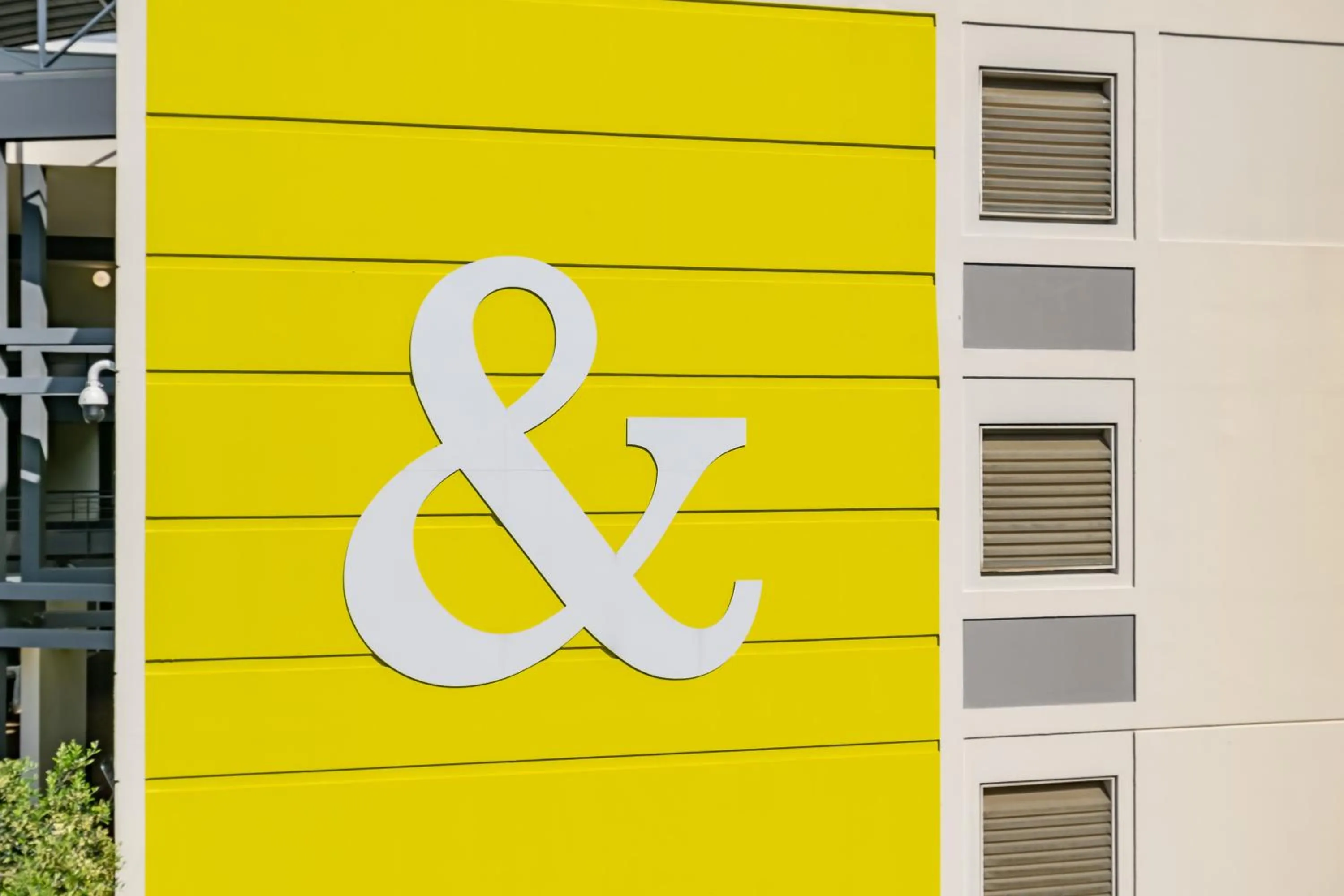 Decorative detail in B&B HOTEL Marseille La Valentine