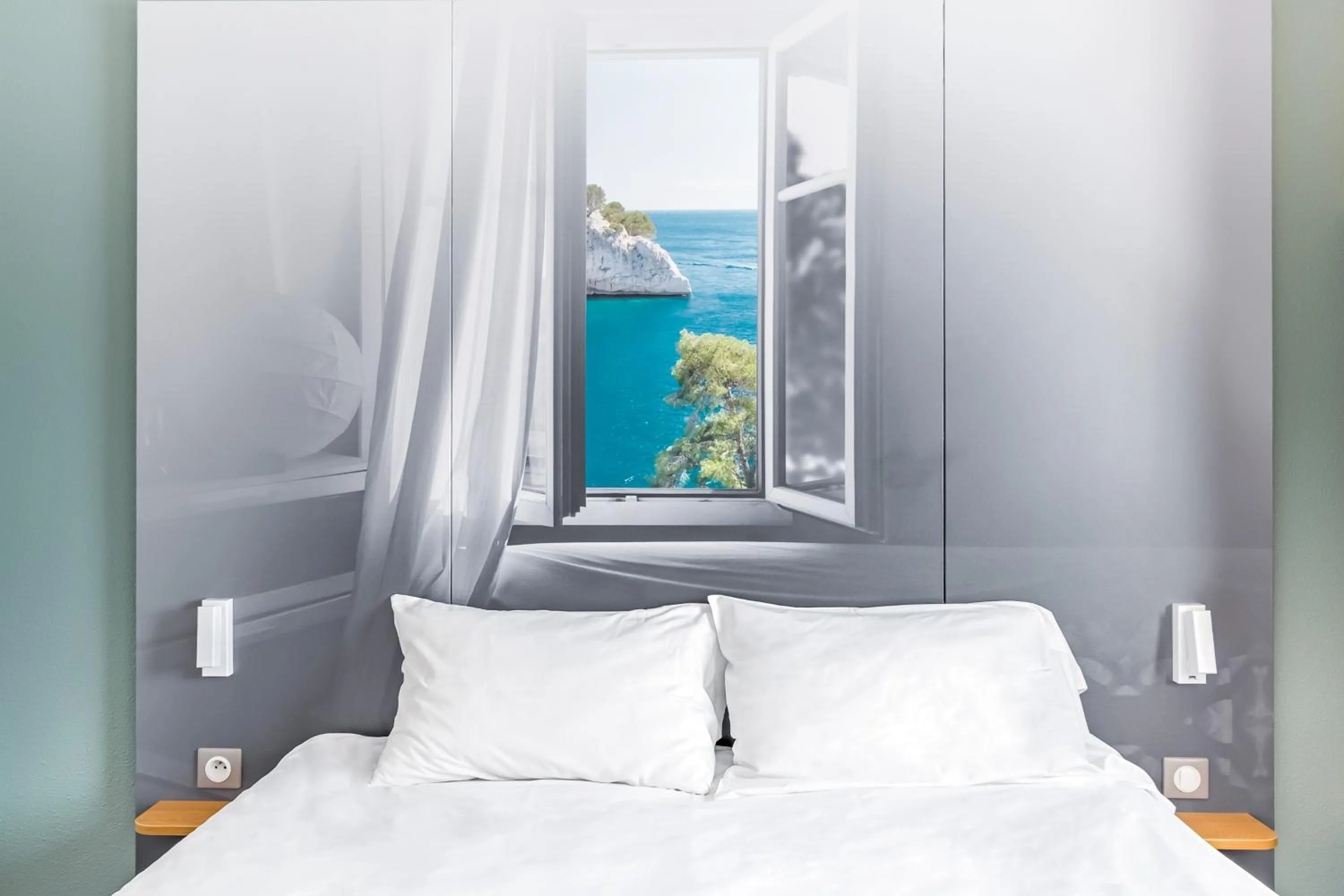 Bedroom, Bed in B&B HOTEL Marseille La Valentine