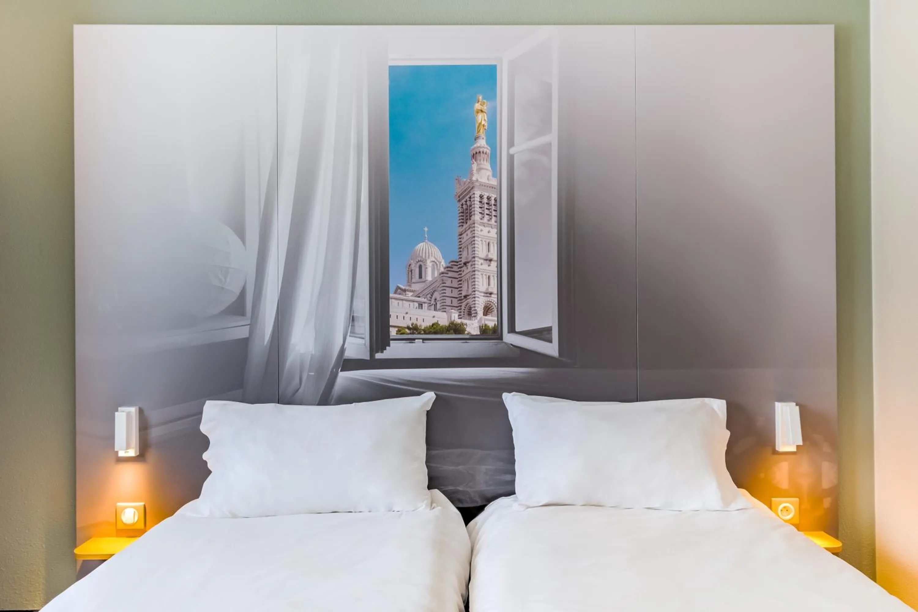 Bedroom, Bed in B&B HOTEL Marseille La Valentine