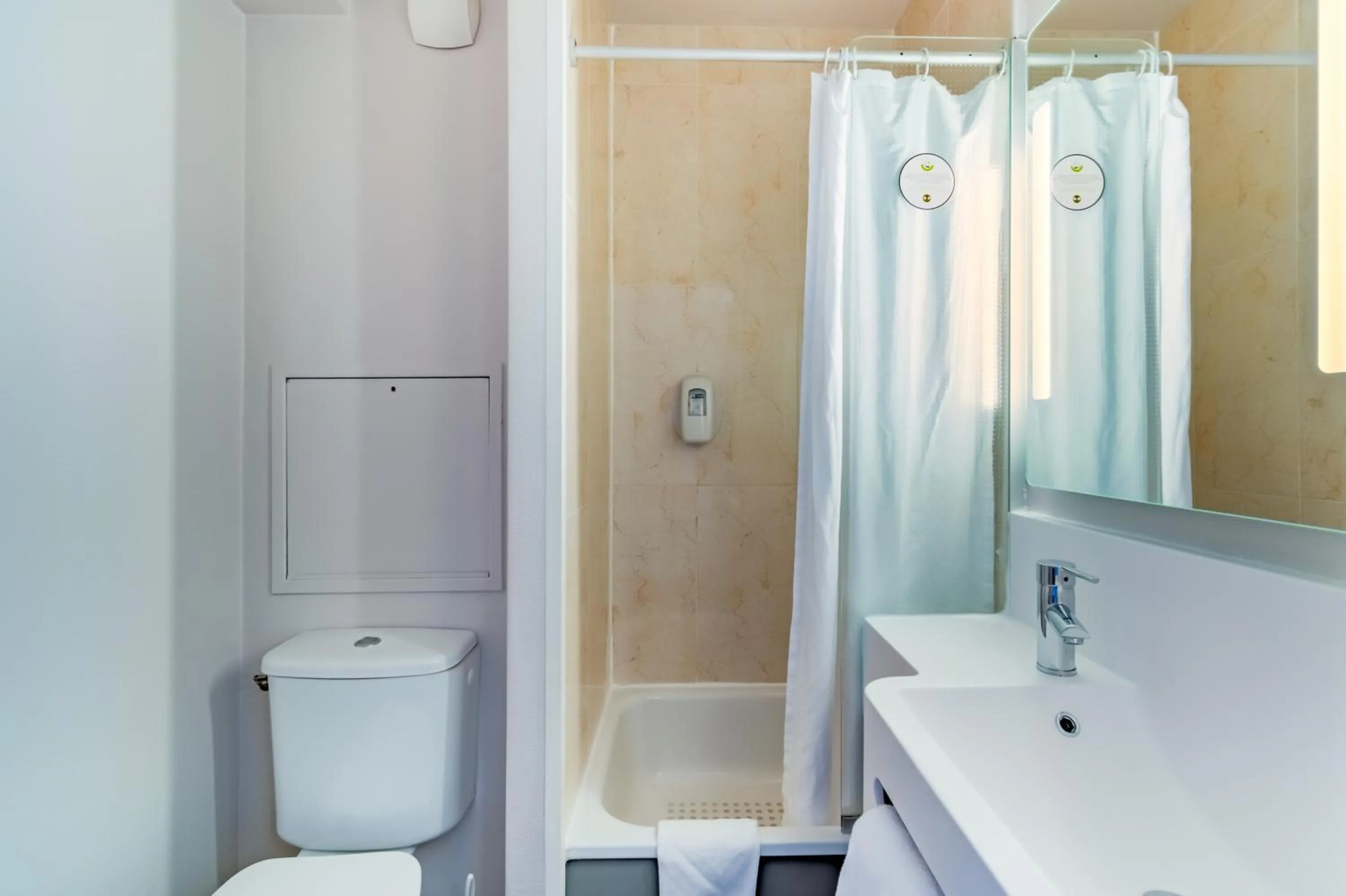 Bathroom in B&B HOTEL Marseille La Valentine