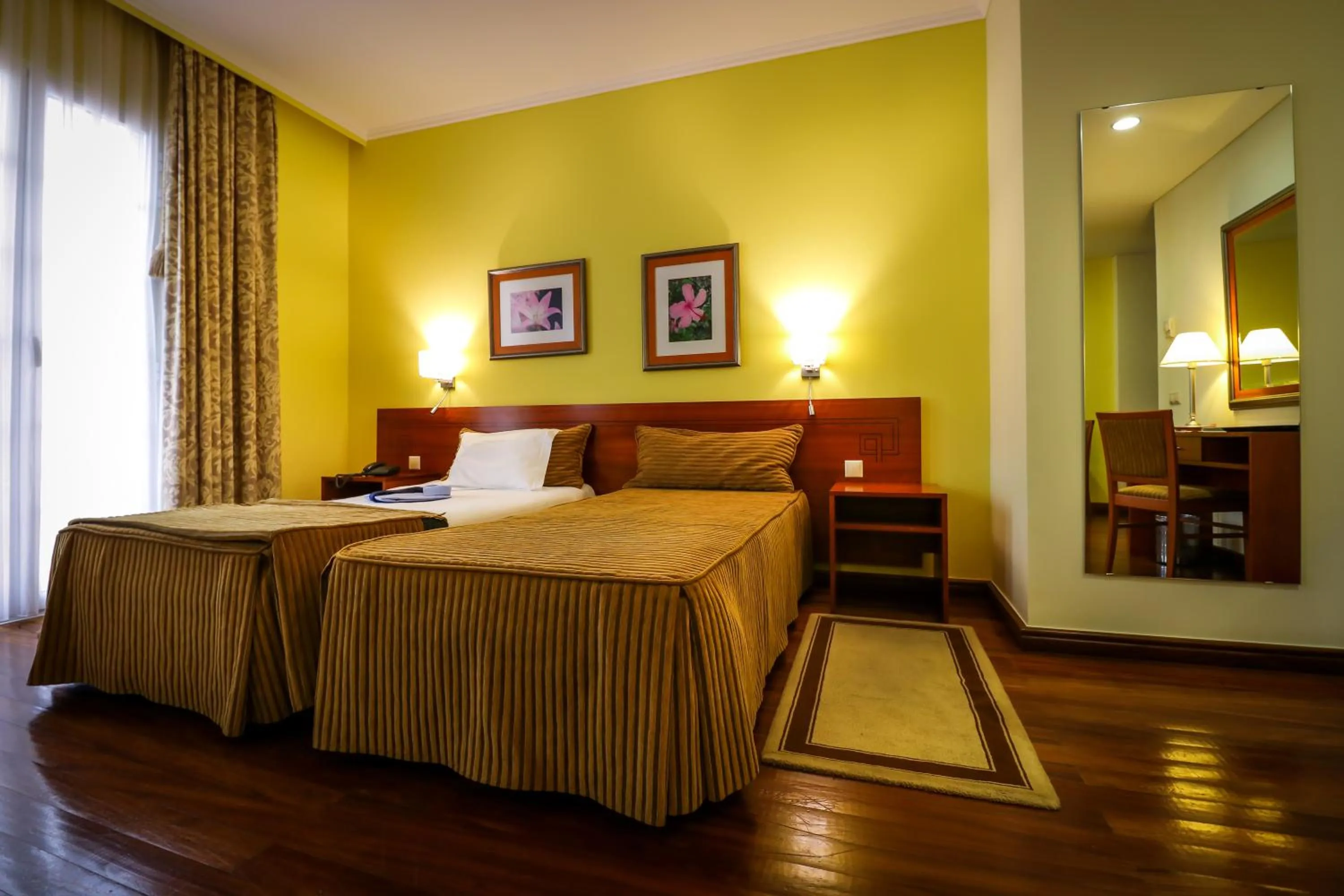 Bedroom, Bed in Hotel Camoes