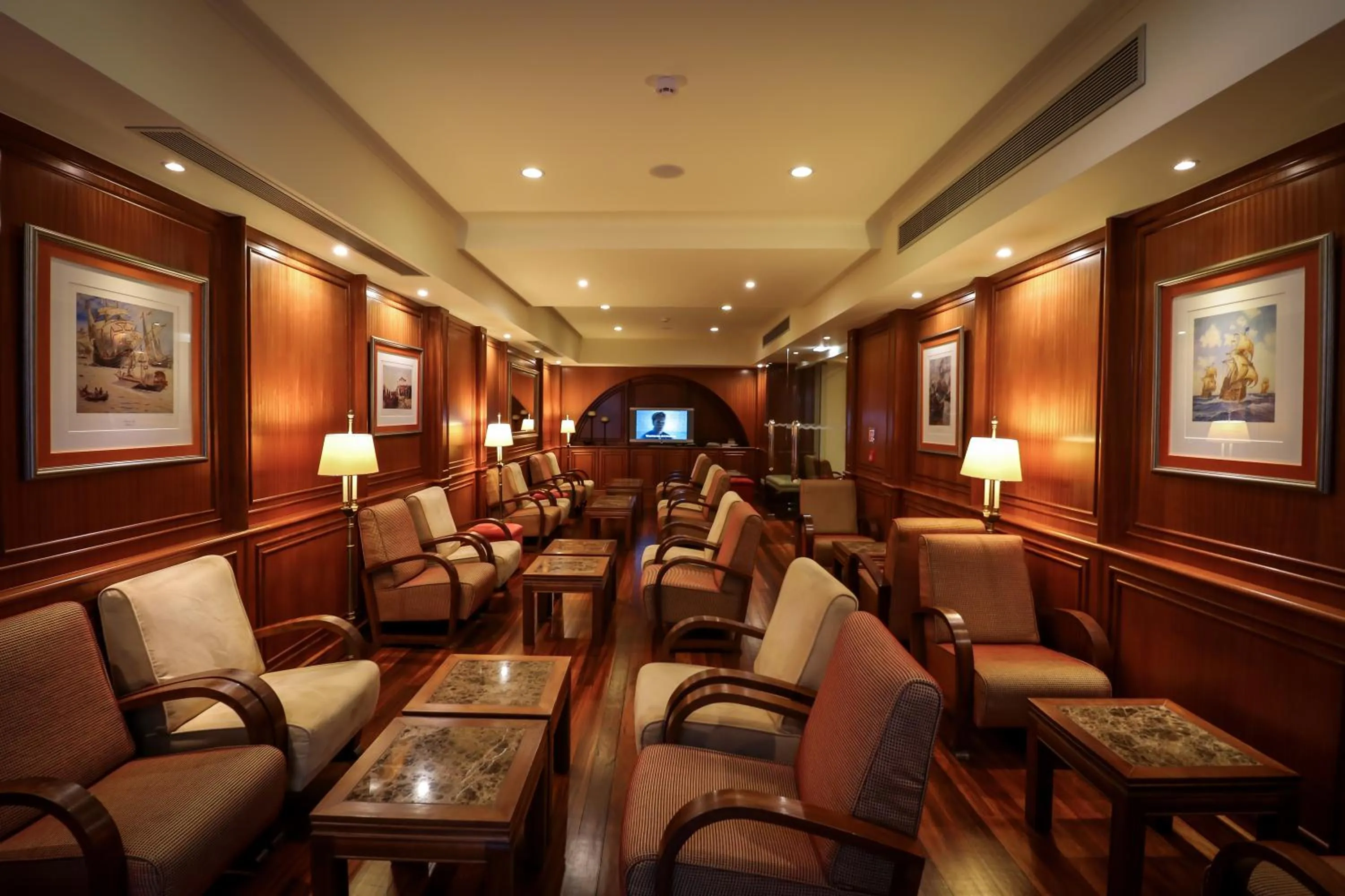 Communal lounge/ TV room in Hotel Camoes
