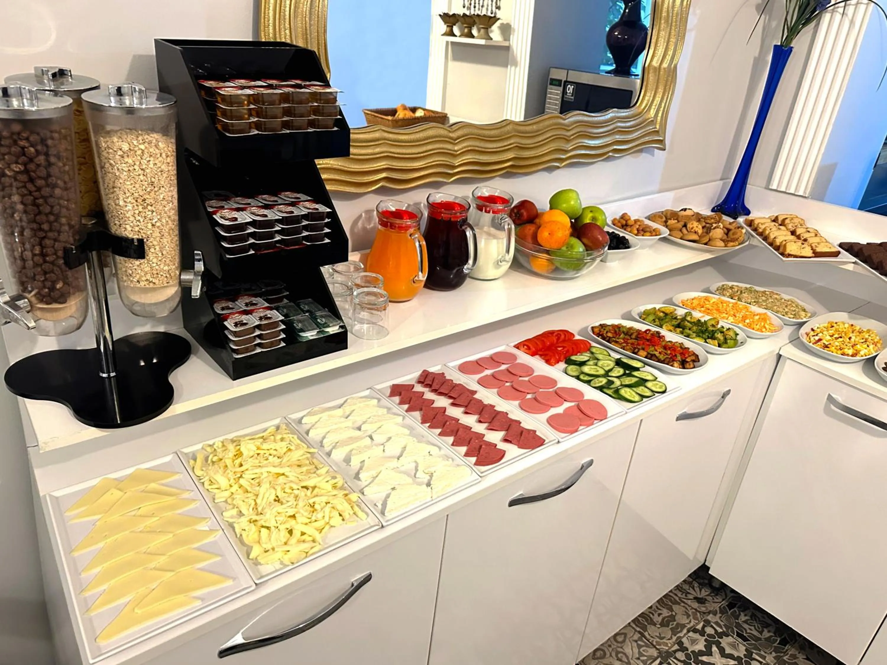 Food and drinks in Modern Sultan Hotel