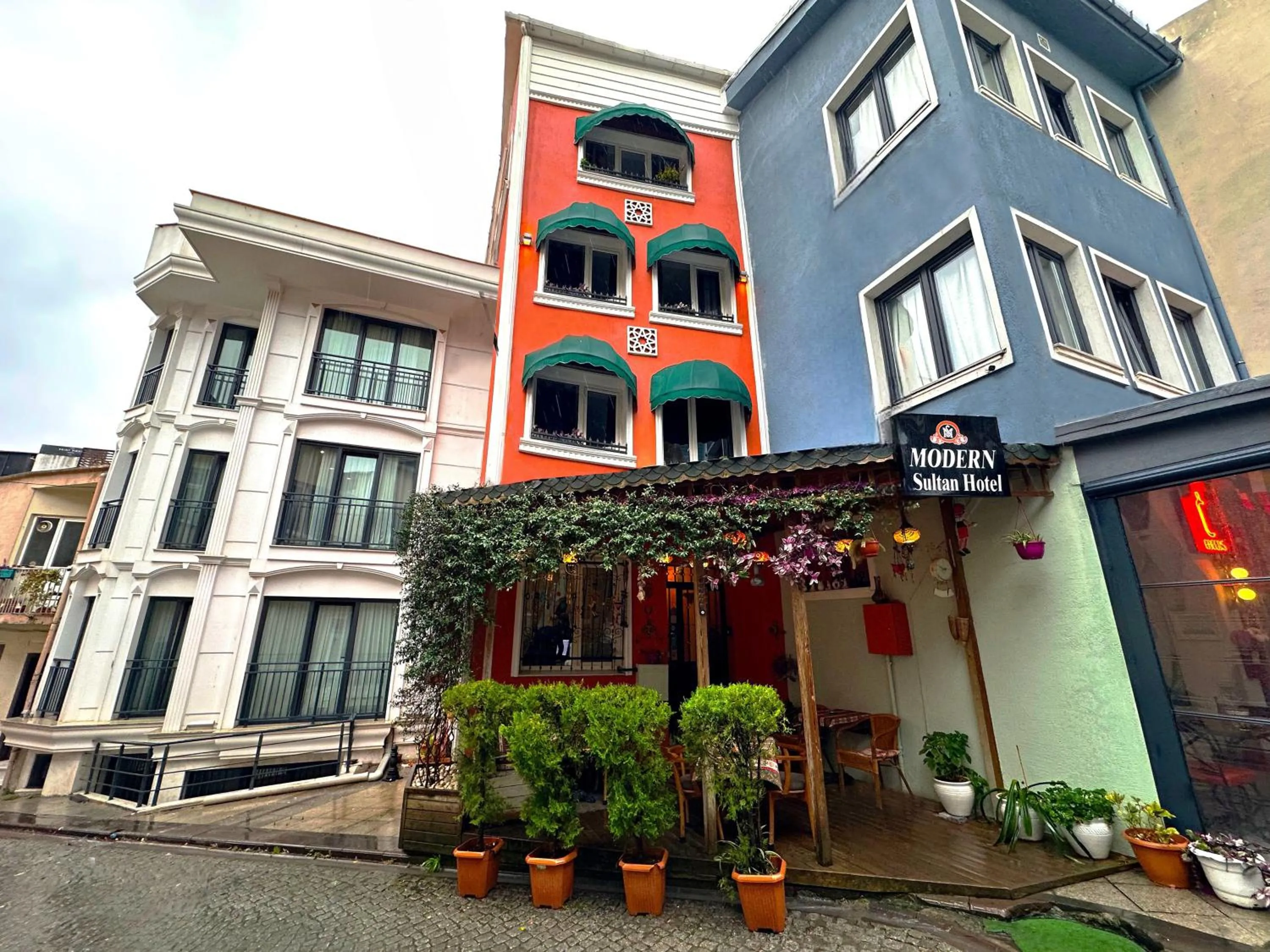 Property building in Modern Sultan Hotel